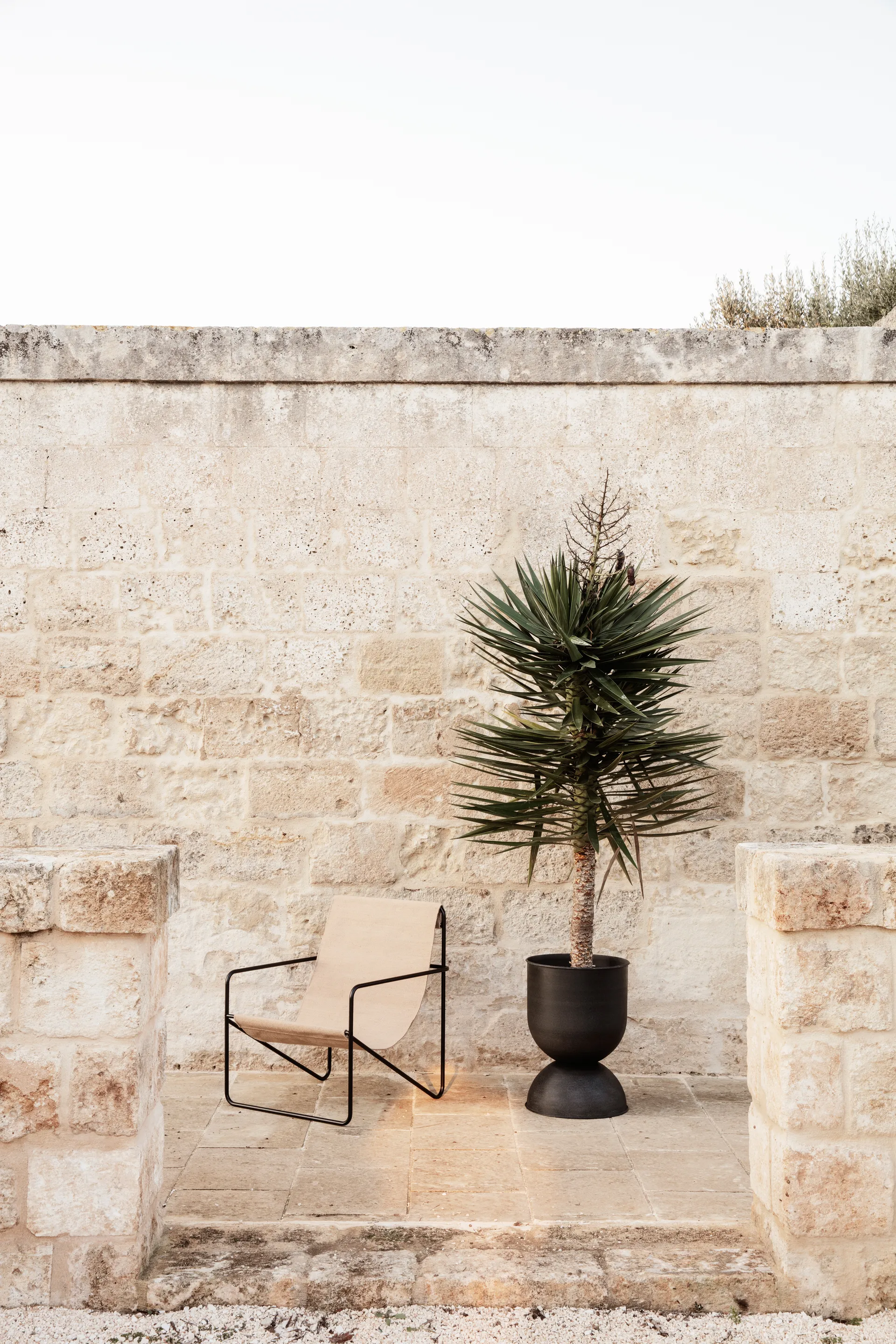 Vaso de flores médio Hourglass Ø40 cm, Preto-cinza escuro Ferm Living