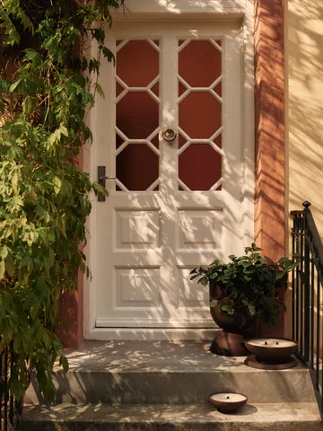 Vaso de flores pequeno Hourglass Ø30 cm - Ferrugem - Ferm Living