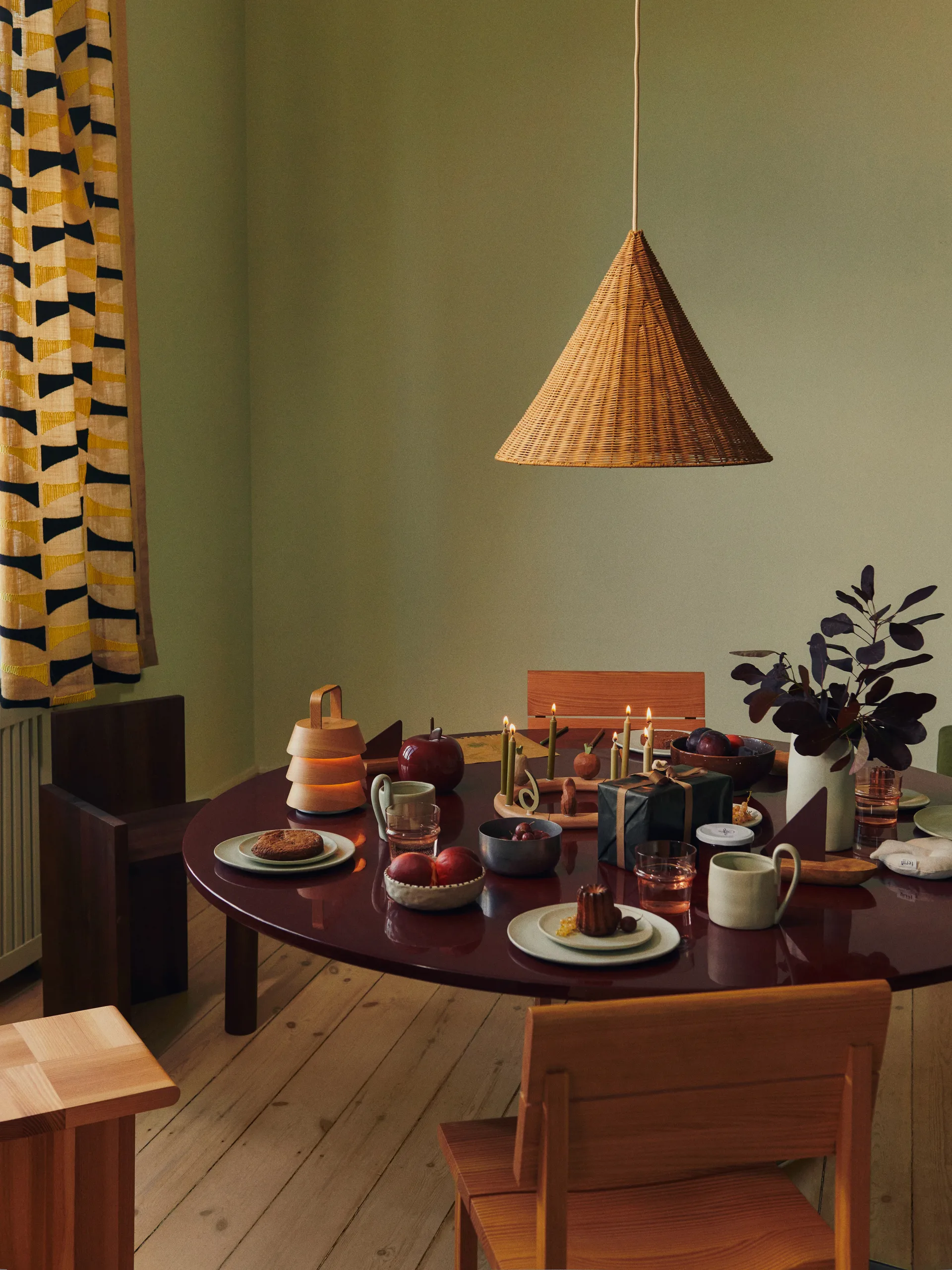 Visit cadeira de jantar , Abeto Douglas Ferm Living