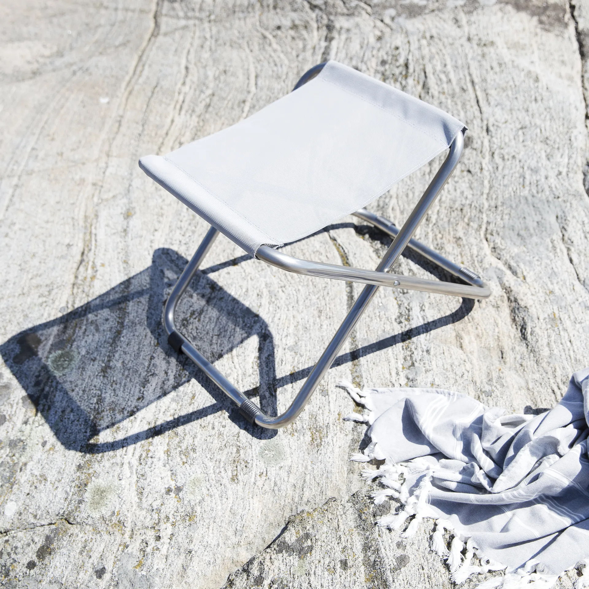 Chico banquinho, Continente-suporte de alumínio Fiam