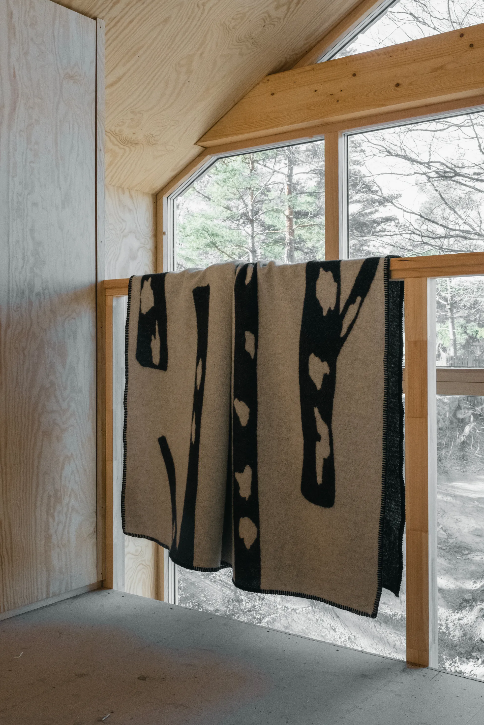 Birch manta 130x180 cm, Preto-branco Fine Little Day