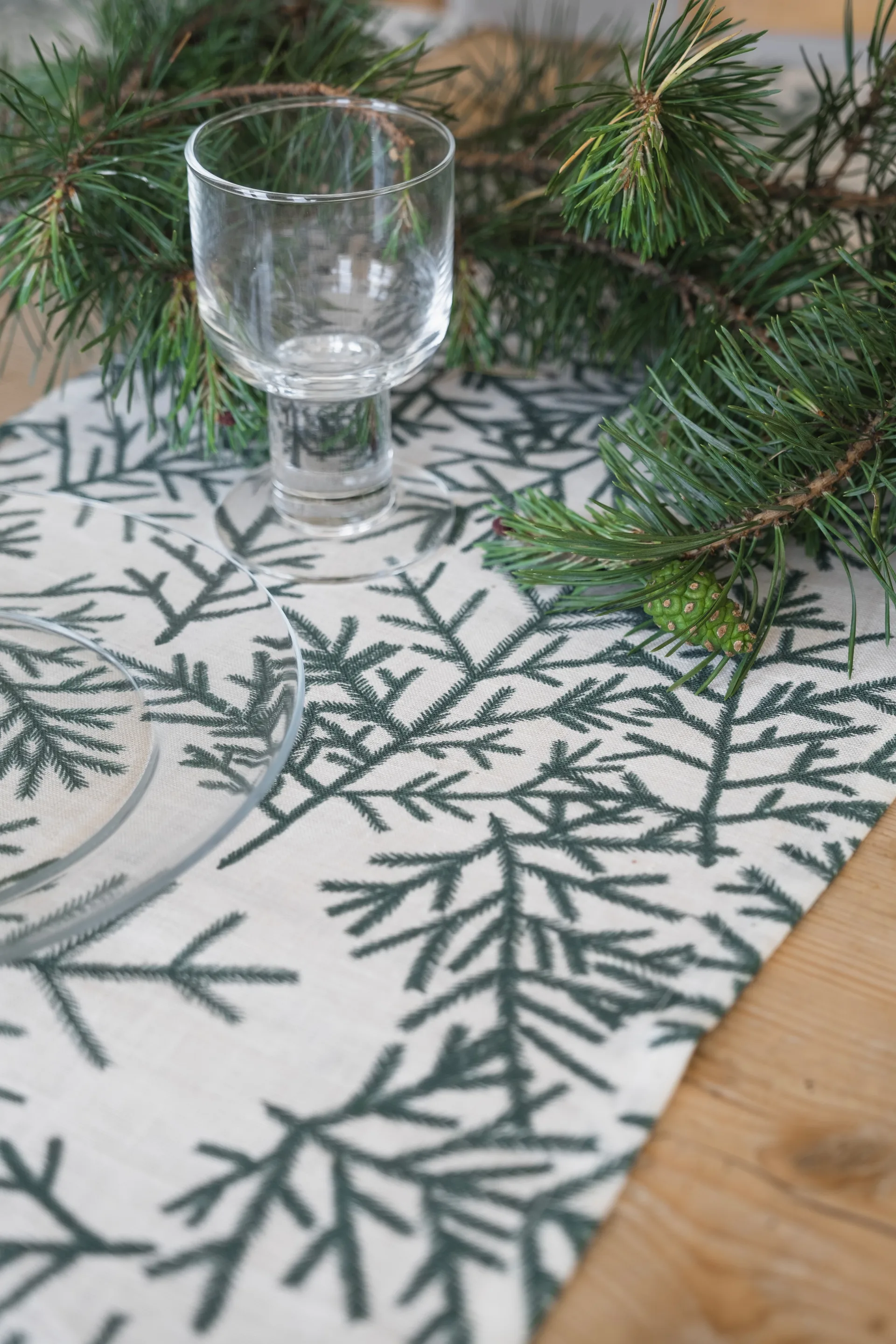 Caminho de mesa Granris, Branco-verde  Fine Little Day