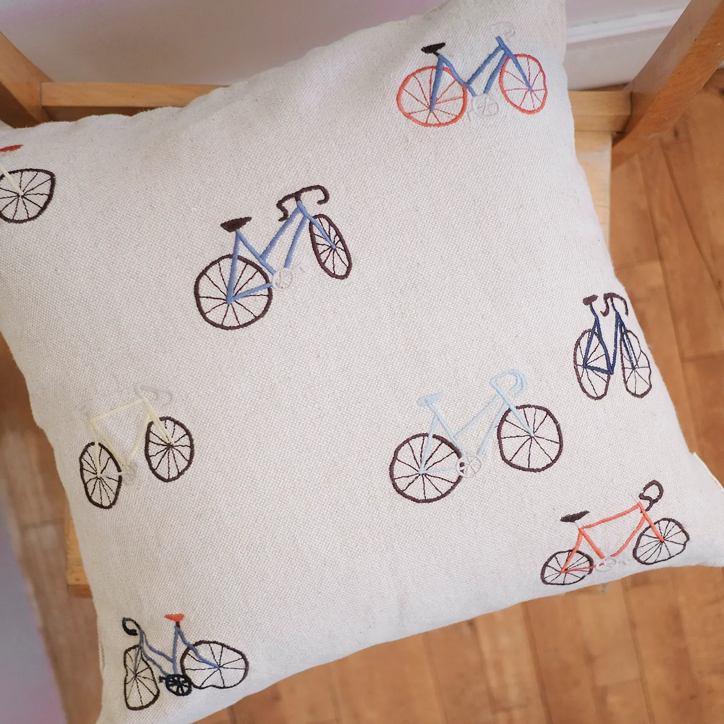 Capa de almofada Bicycles 48x48 cm, bege Fine Little Day