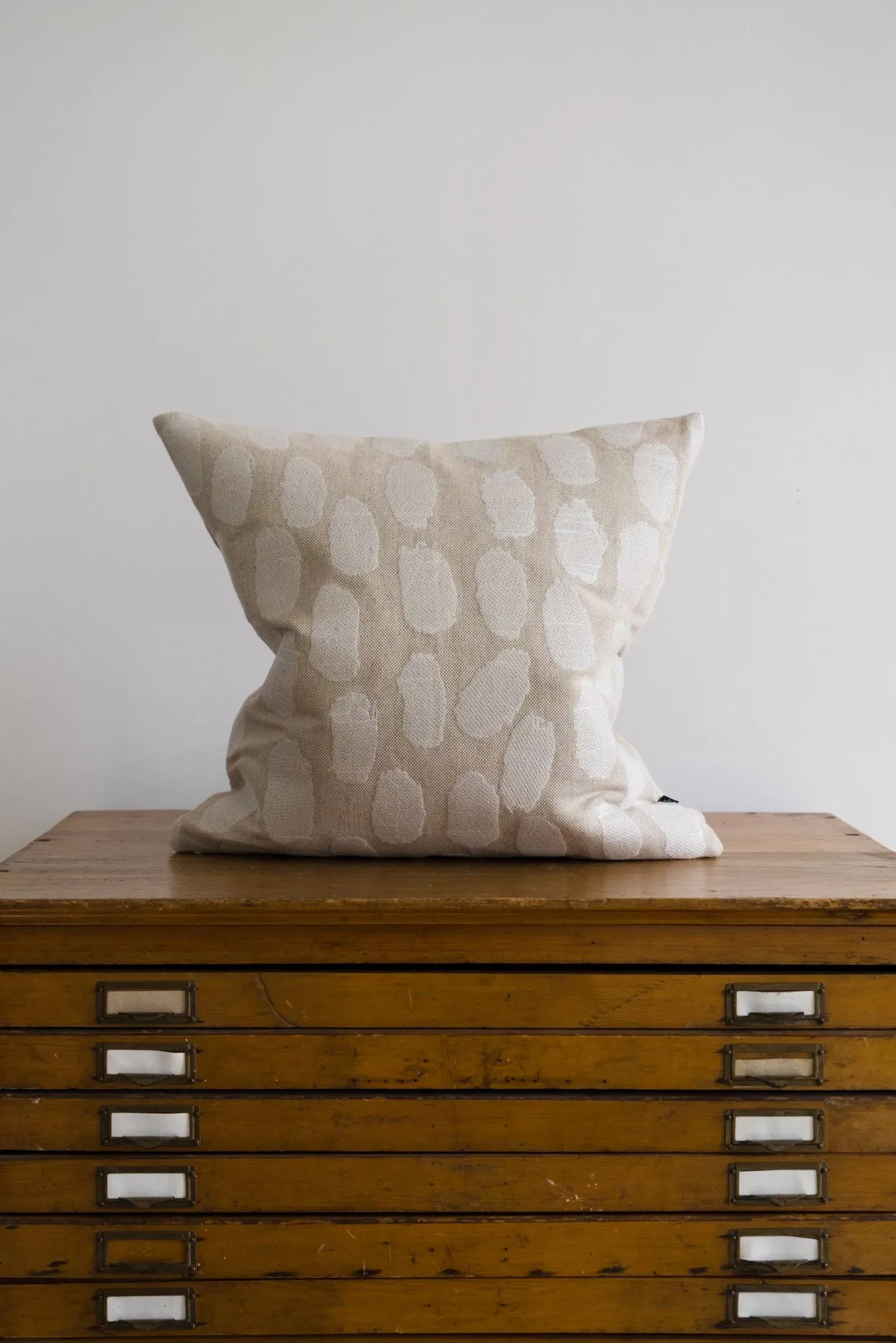 Capa de almofada Dots 48x48 cm, Branco-natural Fine Little Day