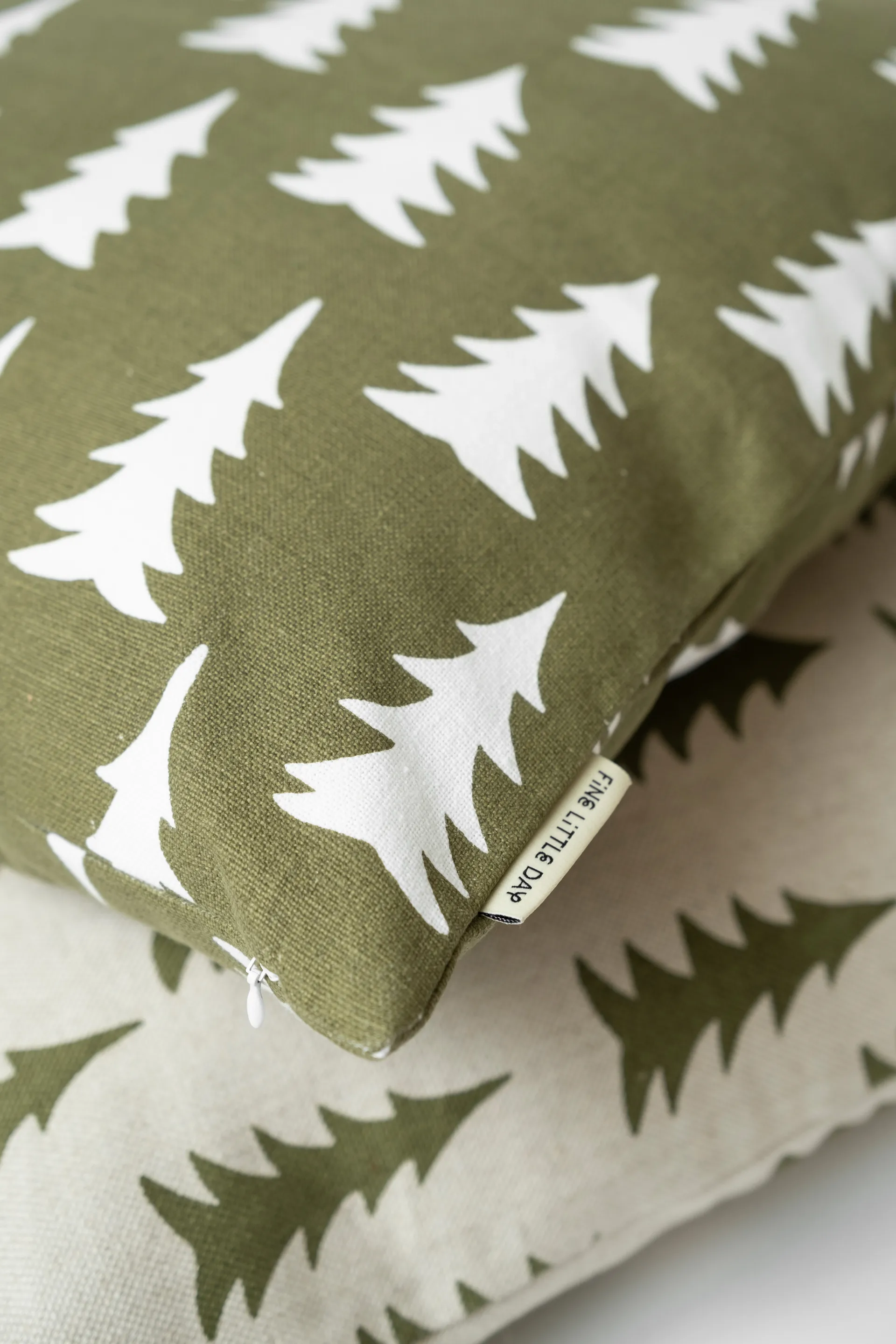 Capa de almofada Gran , Verde azeitona Fine Little Day