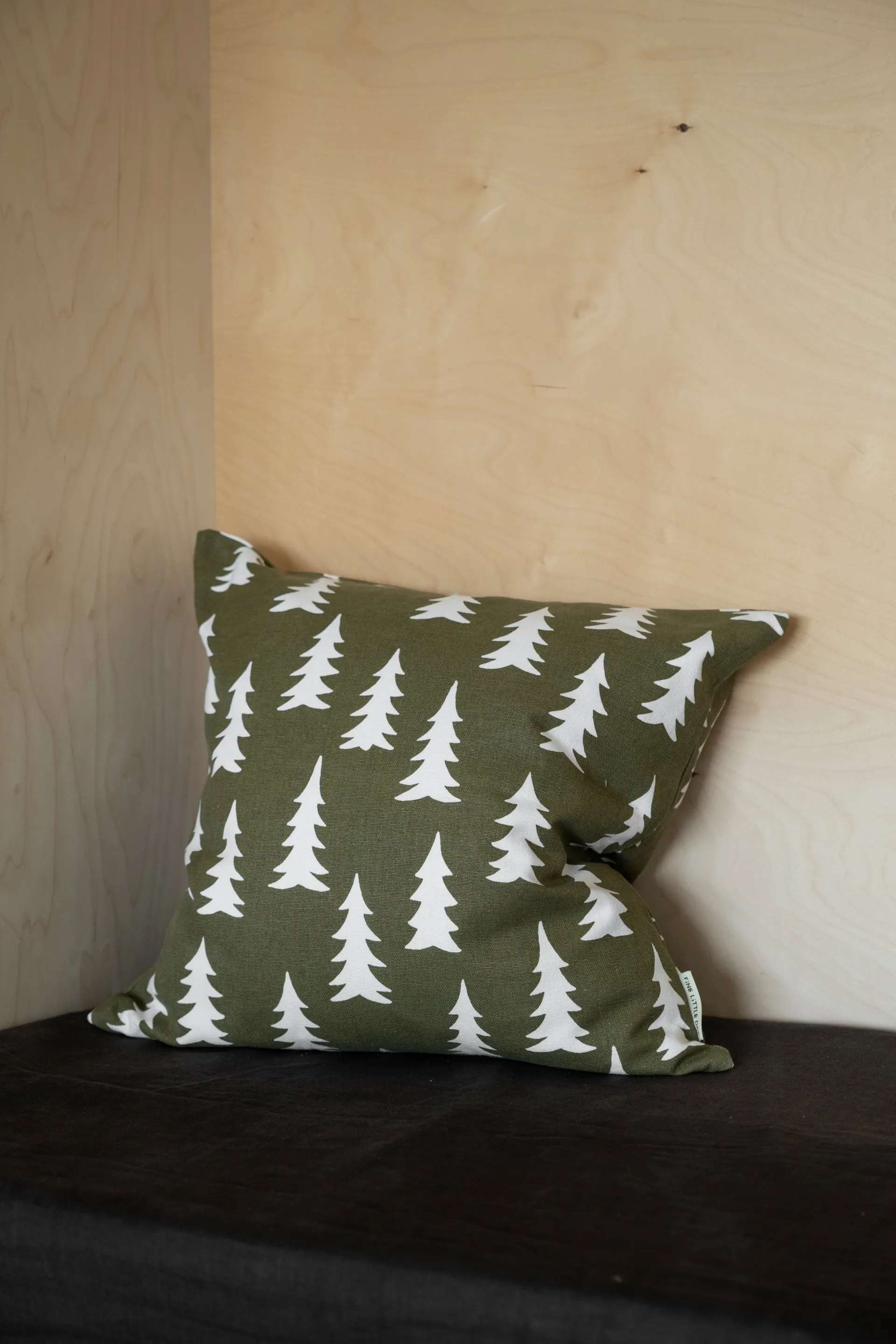 Capa de almofada Gran , Verde azeitona Fine Little Day