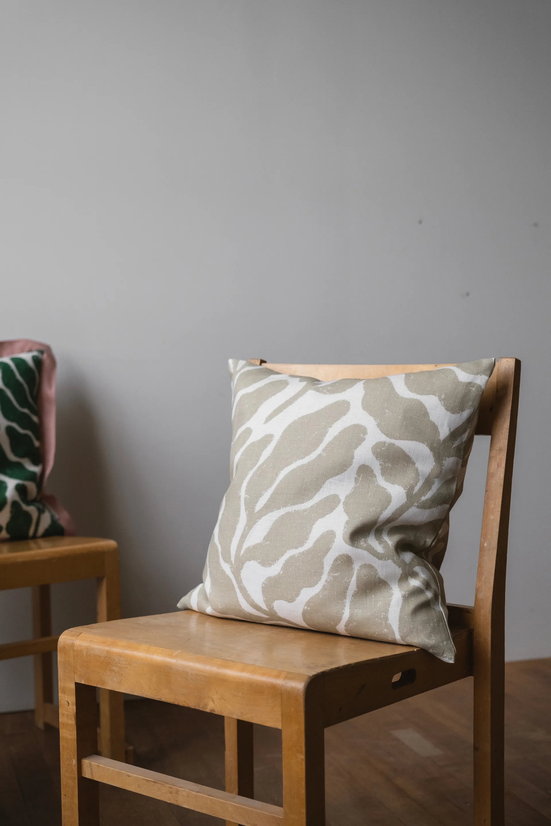 Capa de almofada Leaves 48x48 cm, Sand Fine Little Day