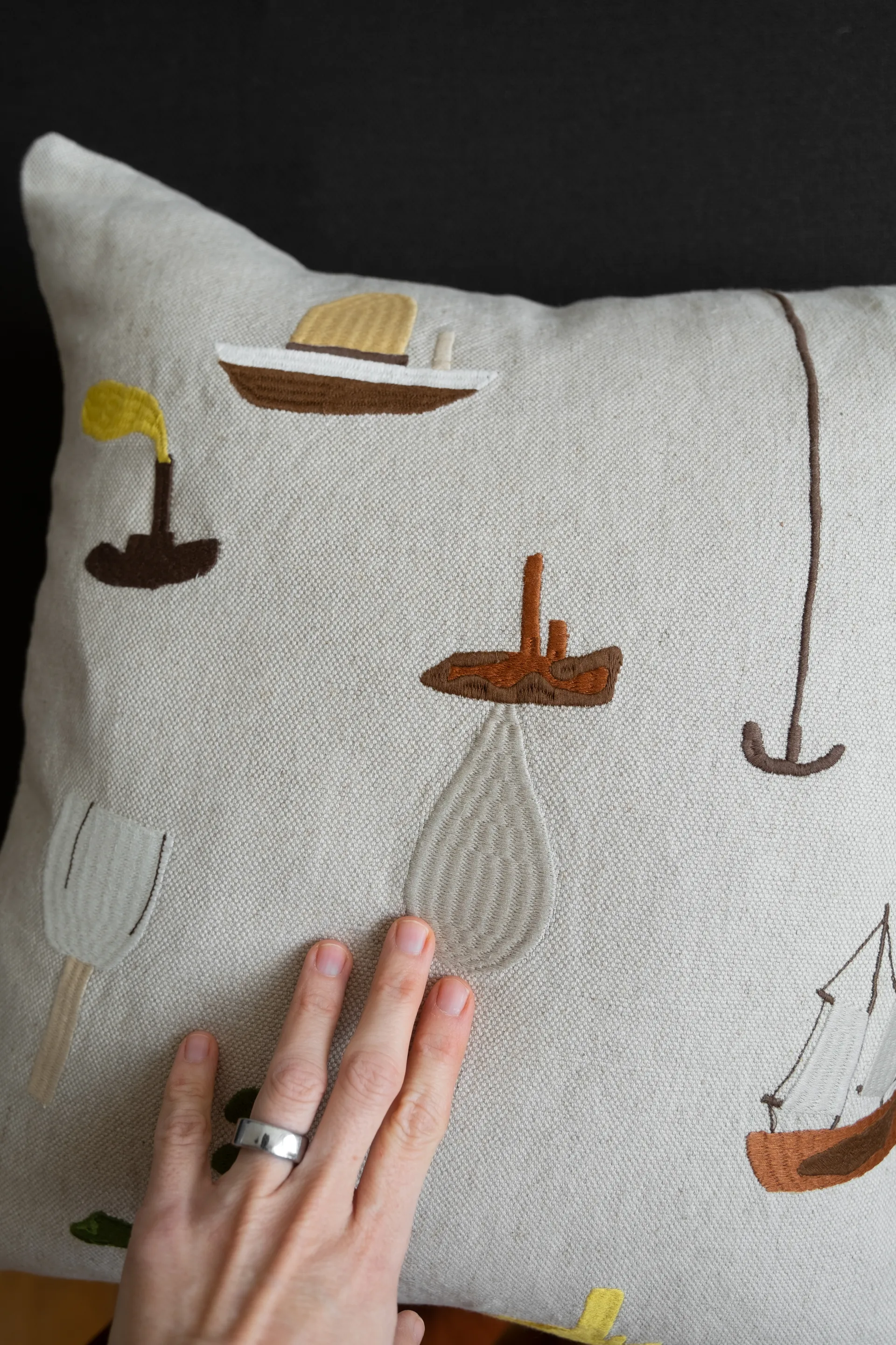 Capa de almofada Sail With Me, cinza Fine Little Day