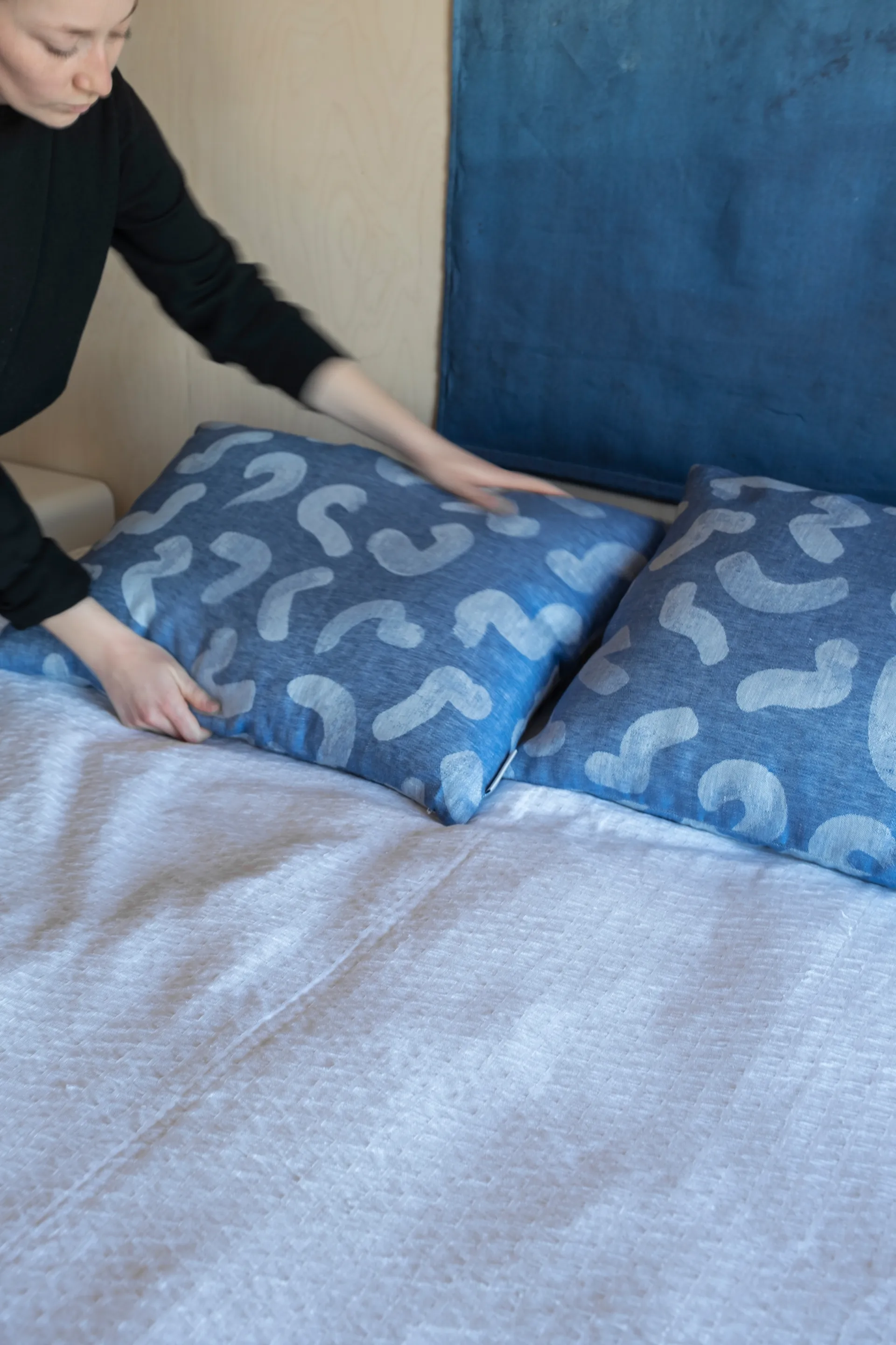 Capa de almofada Udon 68x48 cm, Blue-white Fine Little Day