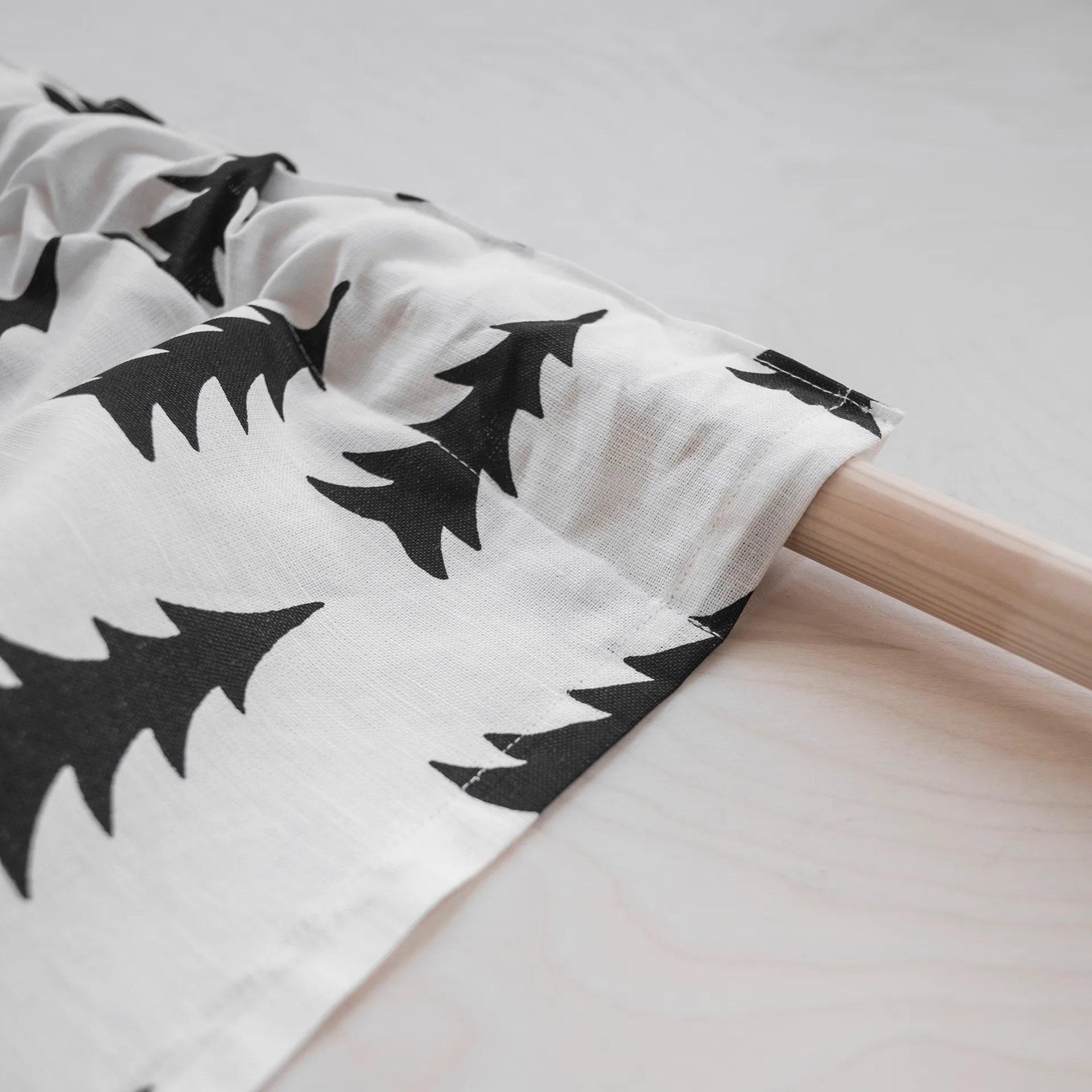 Cortina Gran, white-black Fine Little Day