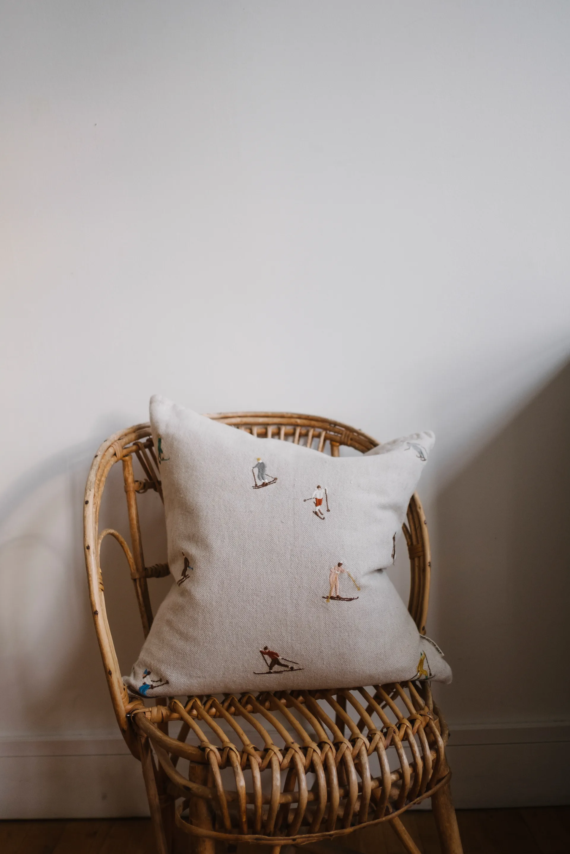 Fronha Skiers 48x48 cm, Natur Fine Little Day