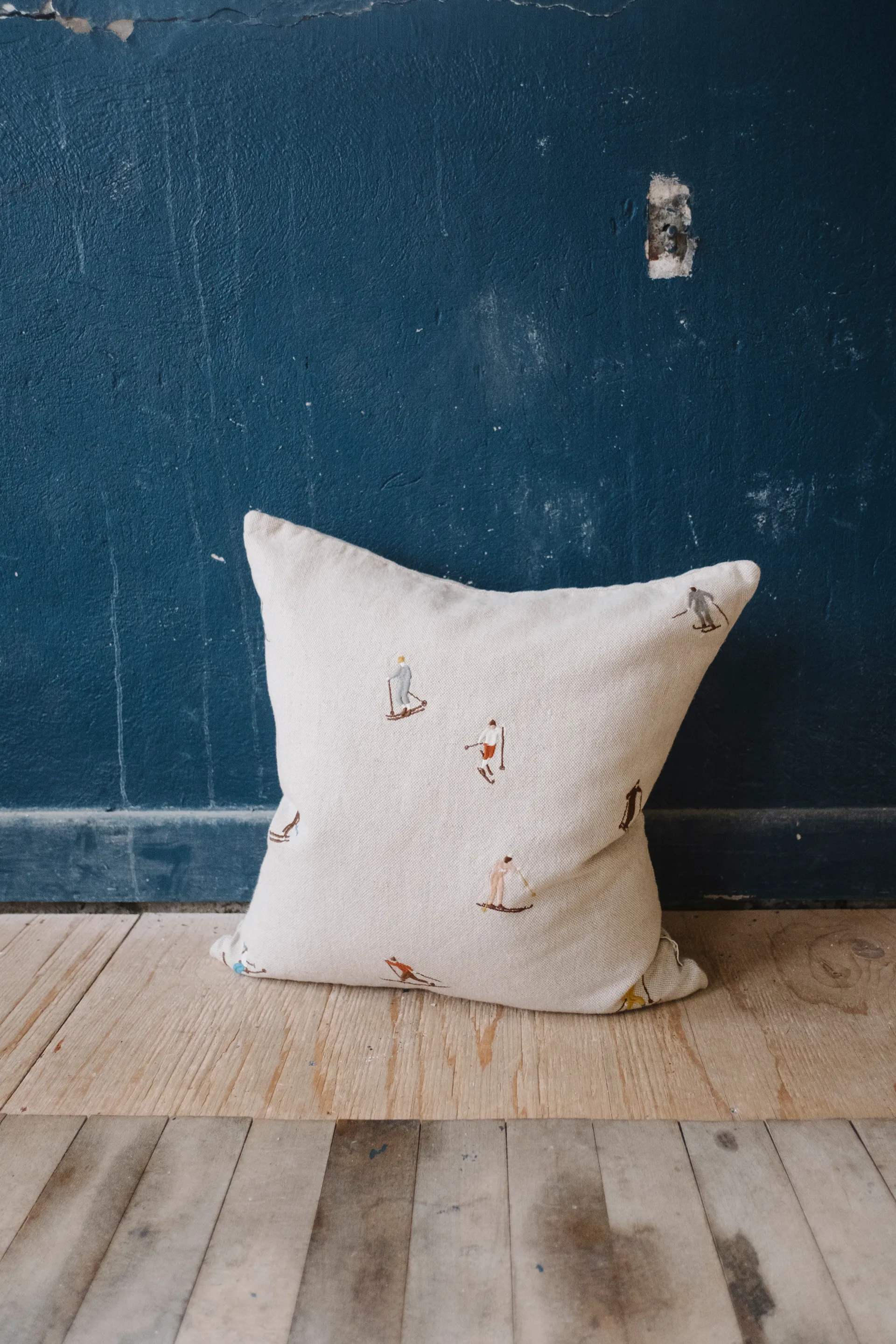 Fronha Skiers 48x48 cm, Natur Fine Little Day