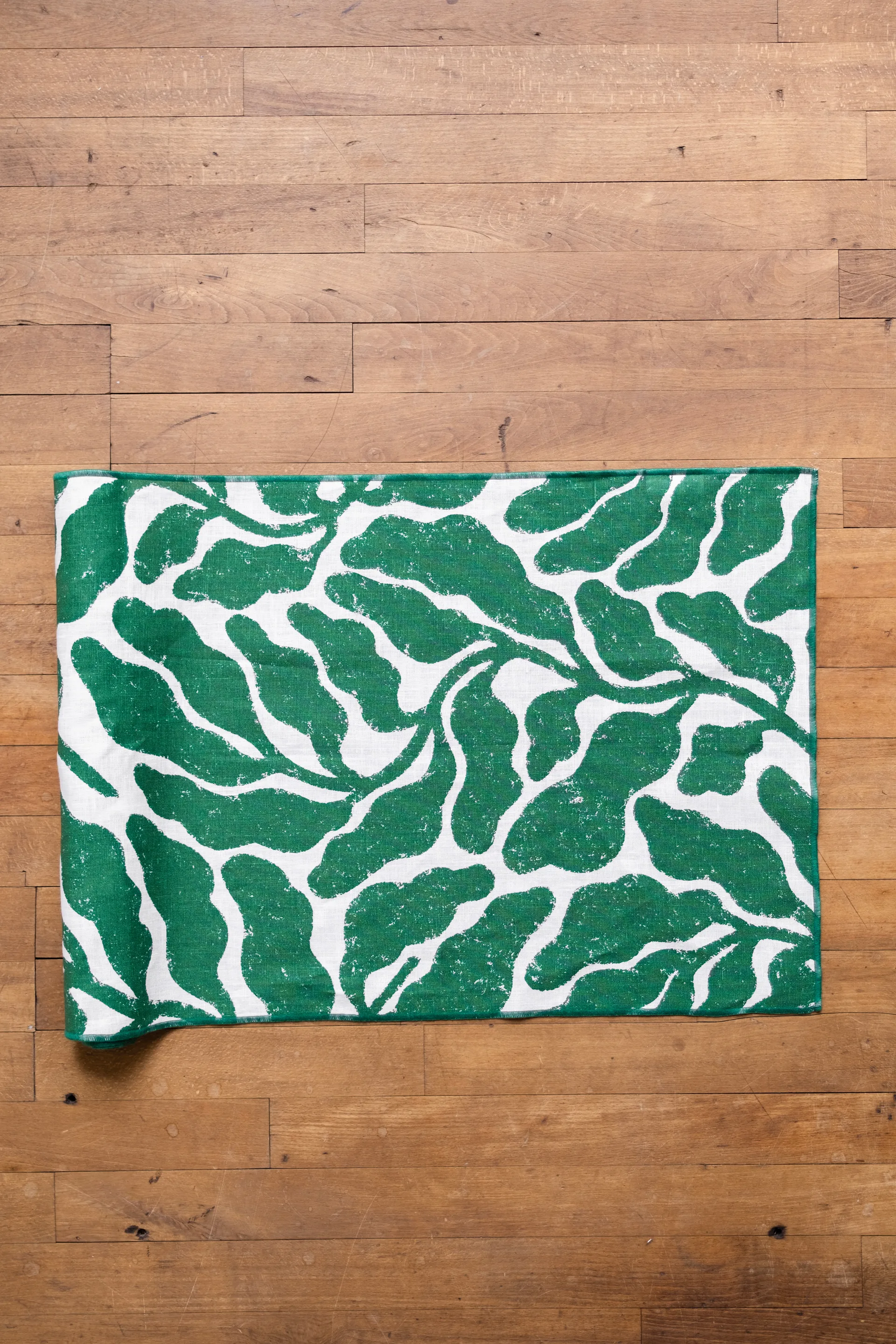 Leaves caminho de mesa 45x180 cm, Verde Fine Little Day