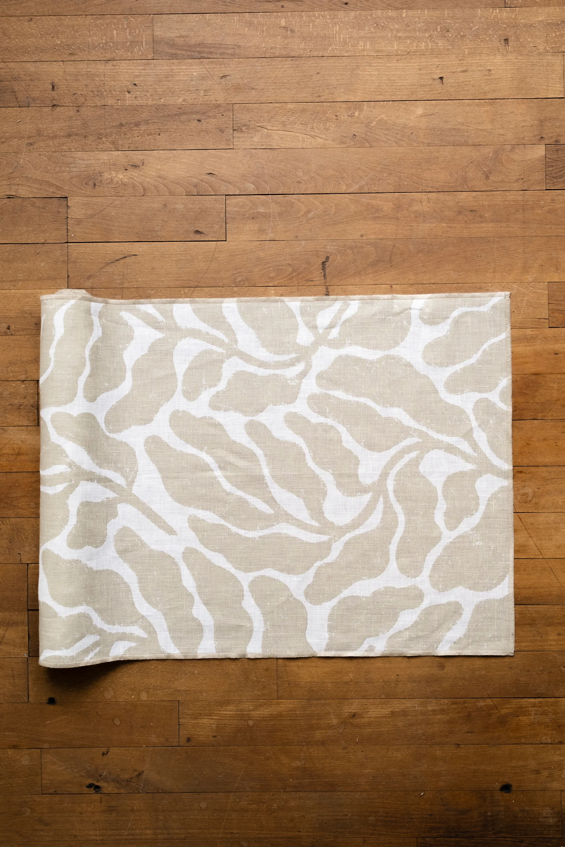 Leaves caminho de mesa, Areia, 45x180 cm Fine Little Day