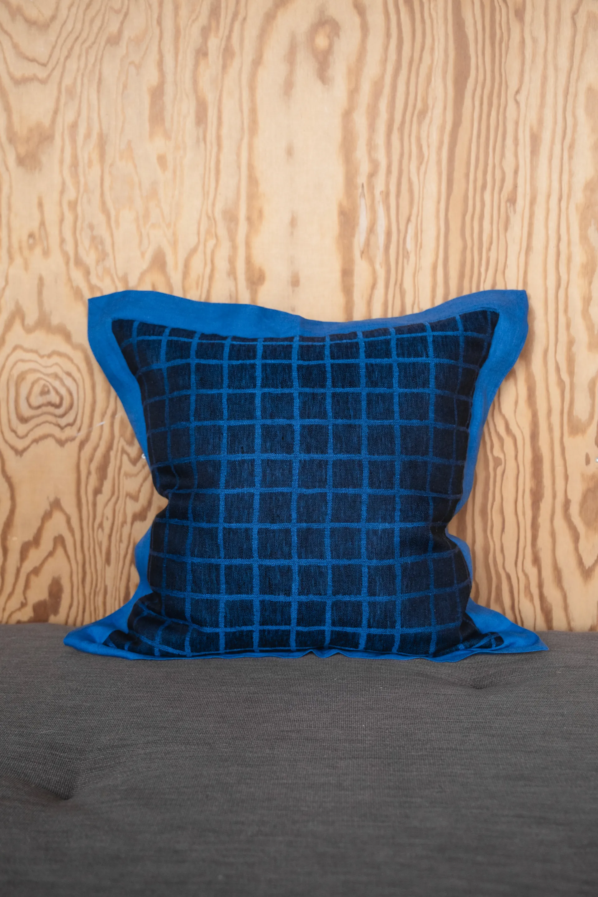 Rutig capa de almofada 47x47 cm, Azul-preto Fine Little Day