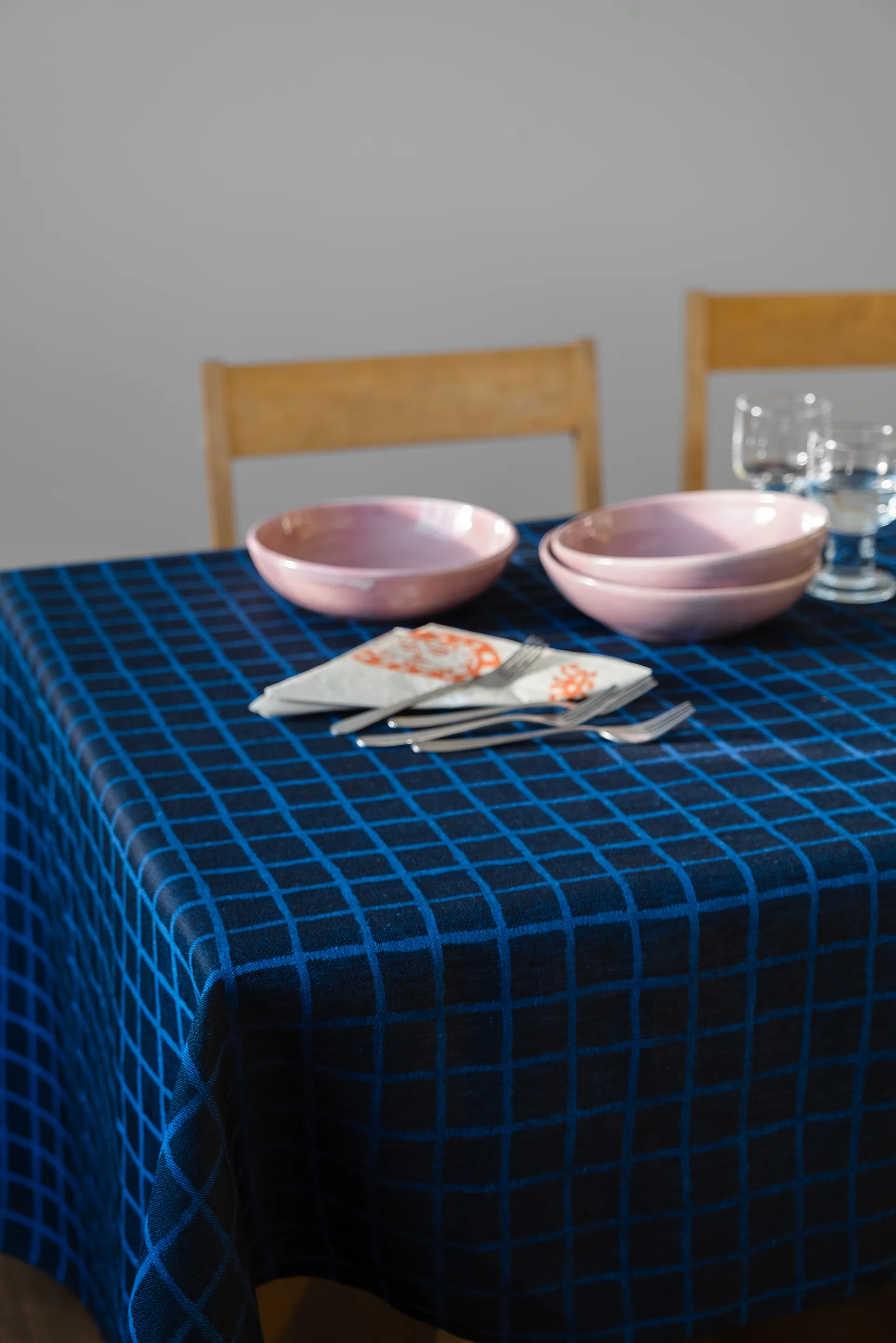 Rutig jacquard-woven toalha de mesa 147x147 cm, Azul-preto Fine Little Day