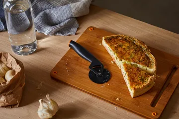 Cortador de piza Functional Form - Preto - Fiskars