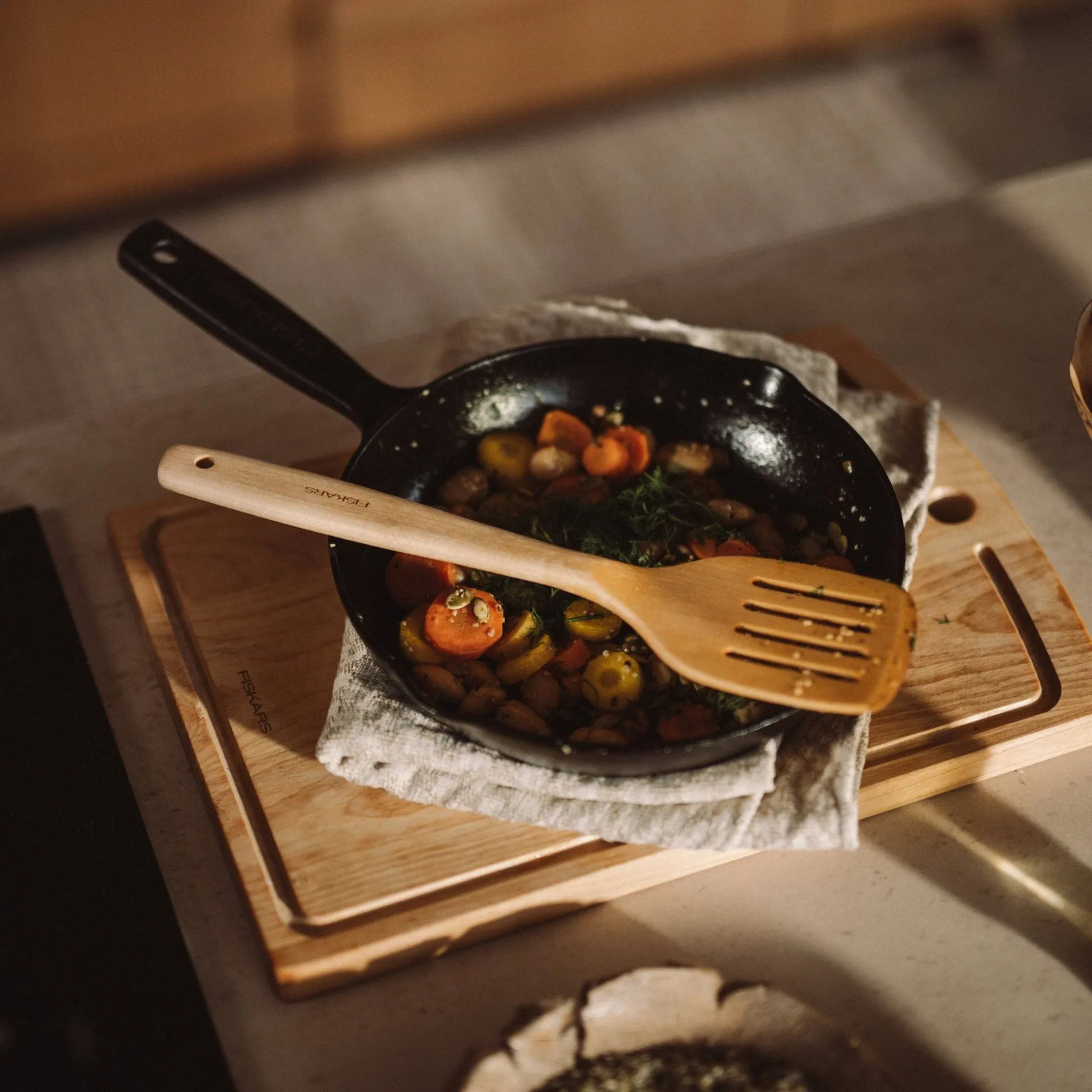 Folken espátula de cozinha, Com ranhuras Fiskars