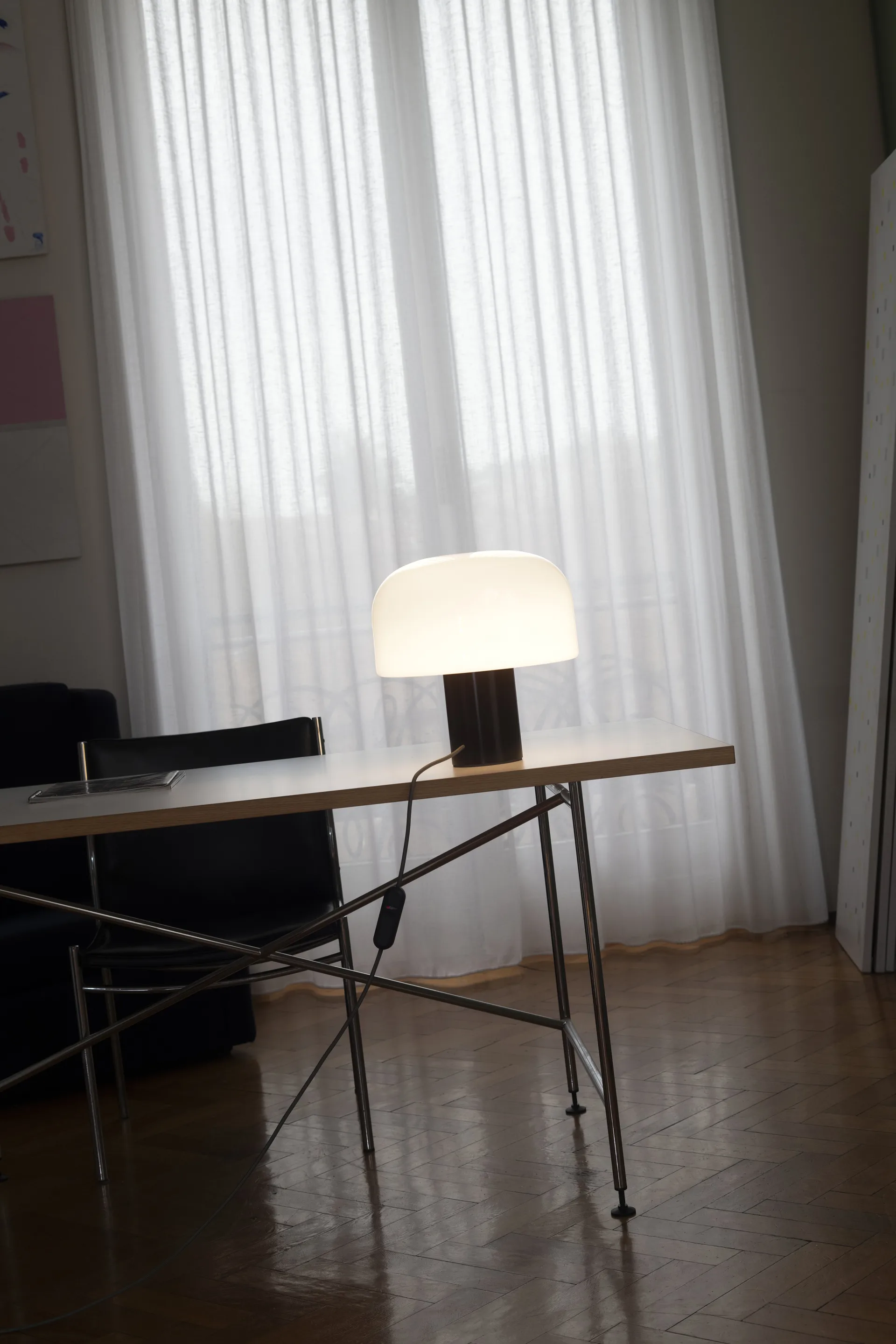 Candeeiro de mesa Bellhop Glass T, Choko Flos