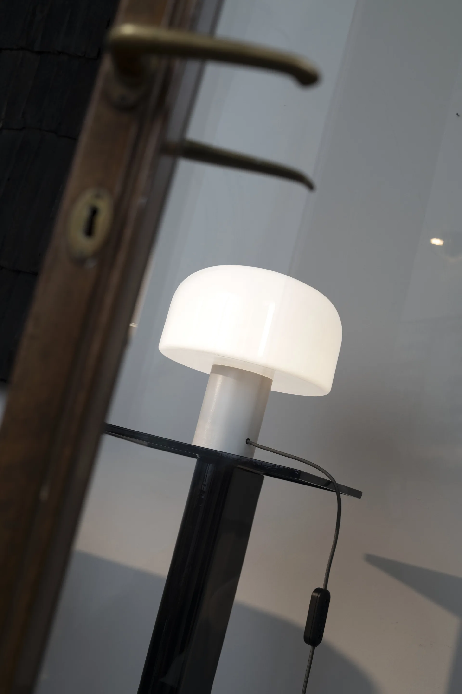 Candeeiro de mesa Bellhop Glass T, White Flos