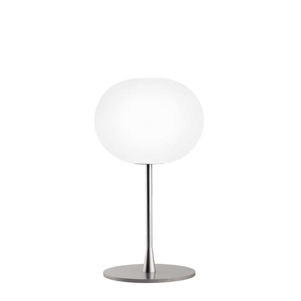 Candeeiro de mesa Glo-ball T1, Vidrío opalino branco-base prateada fosca Flos