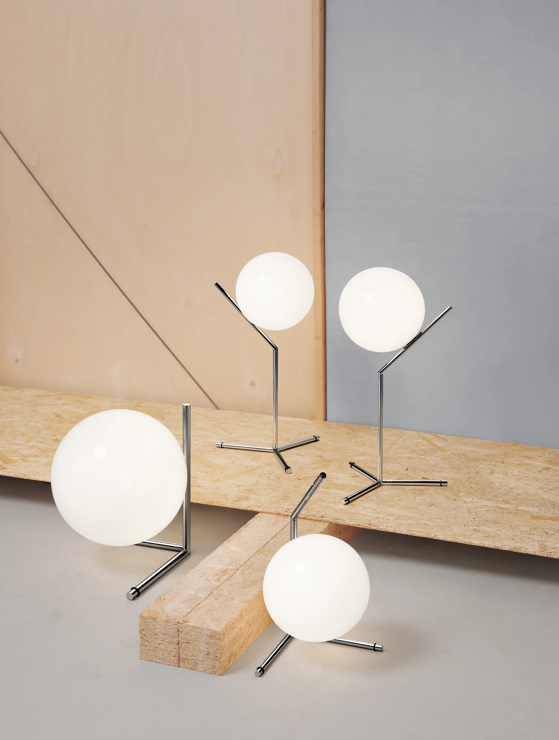 Candeeiro de mesa IC Lights T1 High, Cromado-opala Flos