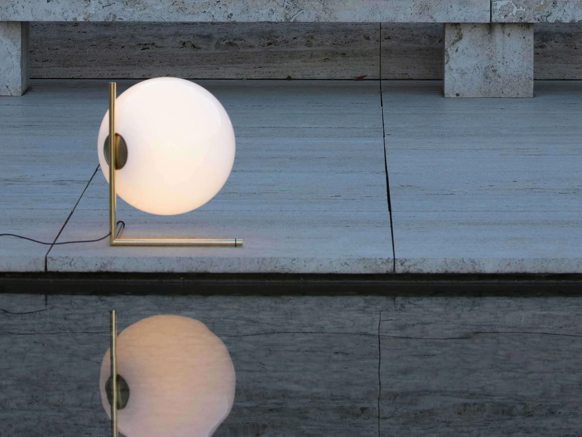 Candeeiro de mesa IC T3 52,4 cm, Gold Flos