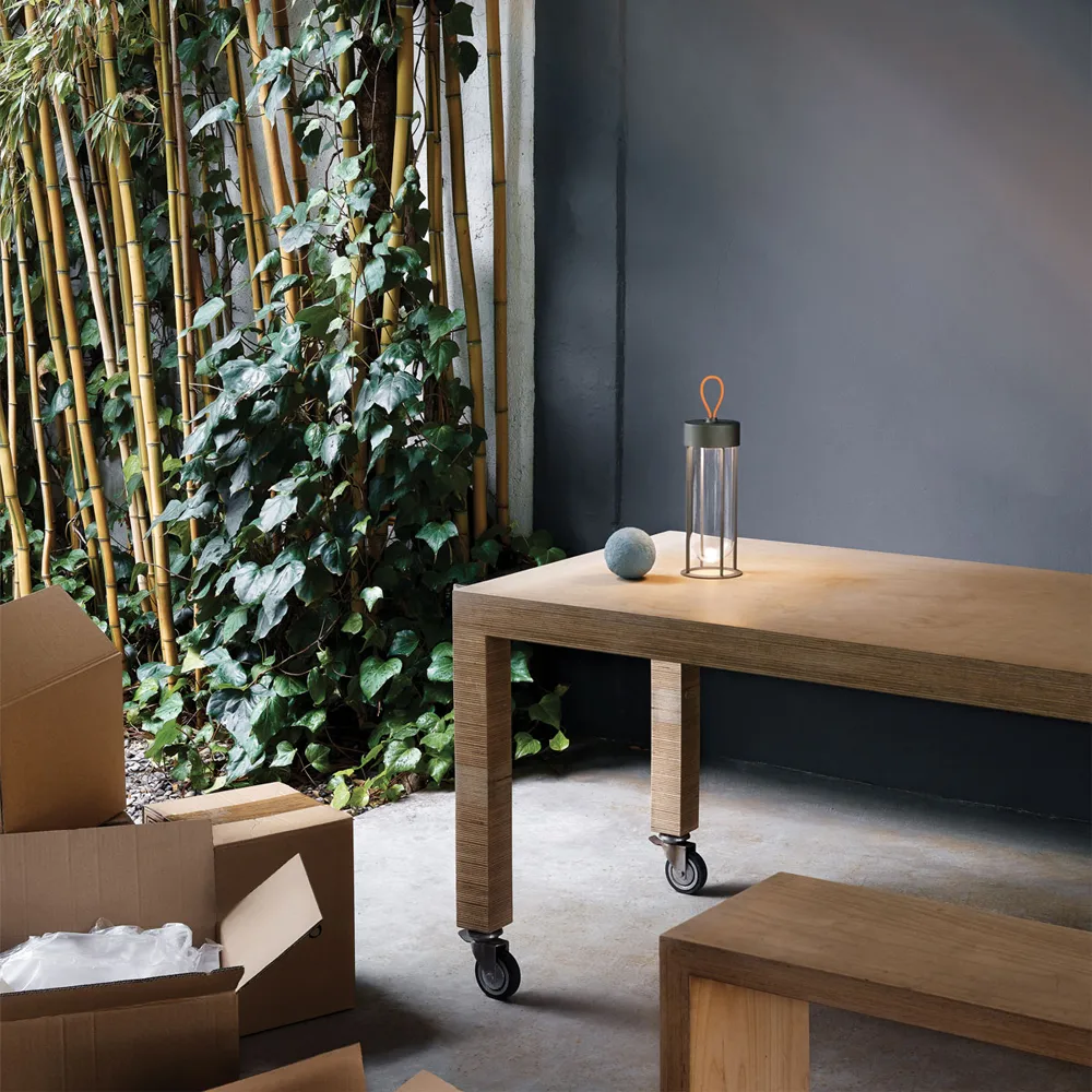 Candeeiro de mesa In Vitro, Black, 2700 kelvin Flos