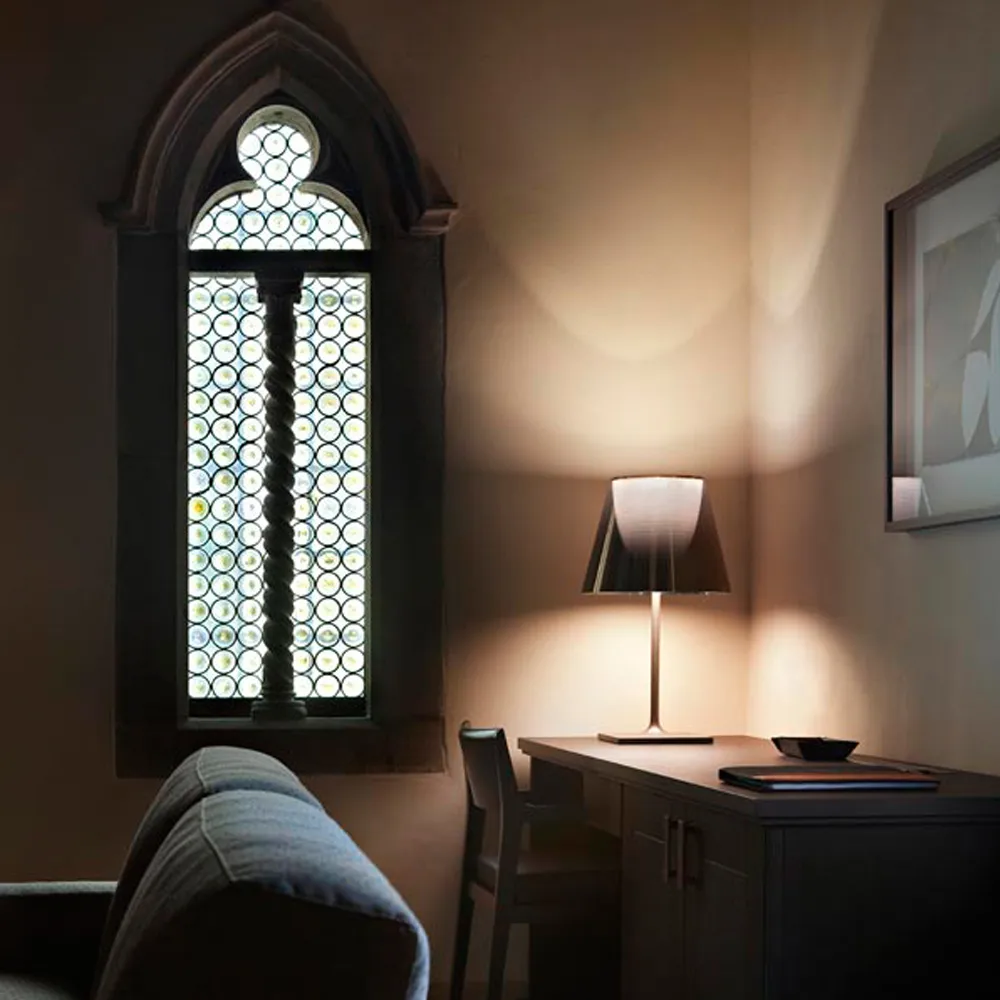 Candeeiro de mesa KTribe T2, Bronze
 Flos