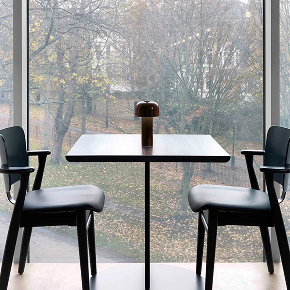 Candeeiro de mesa portátil Bellhop, Cioko Flos