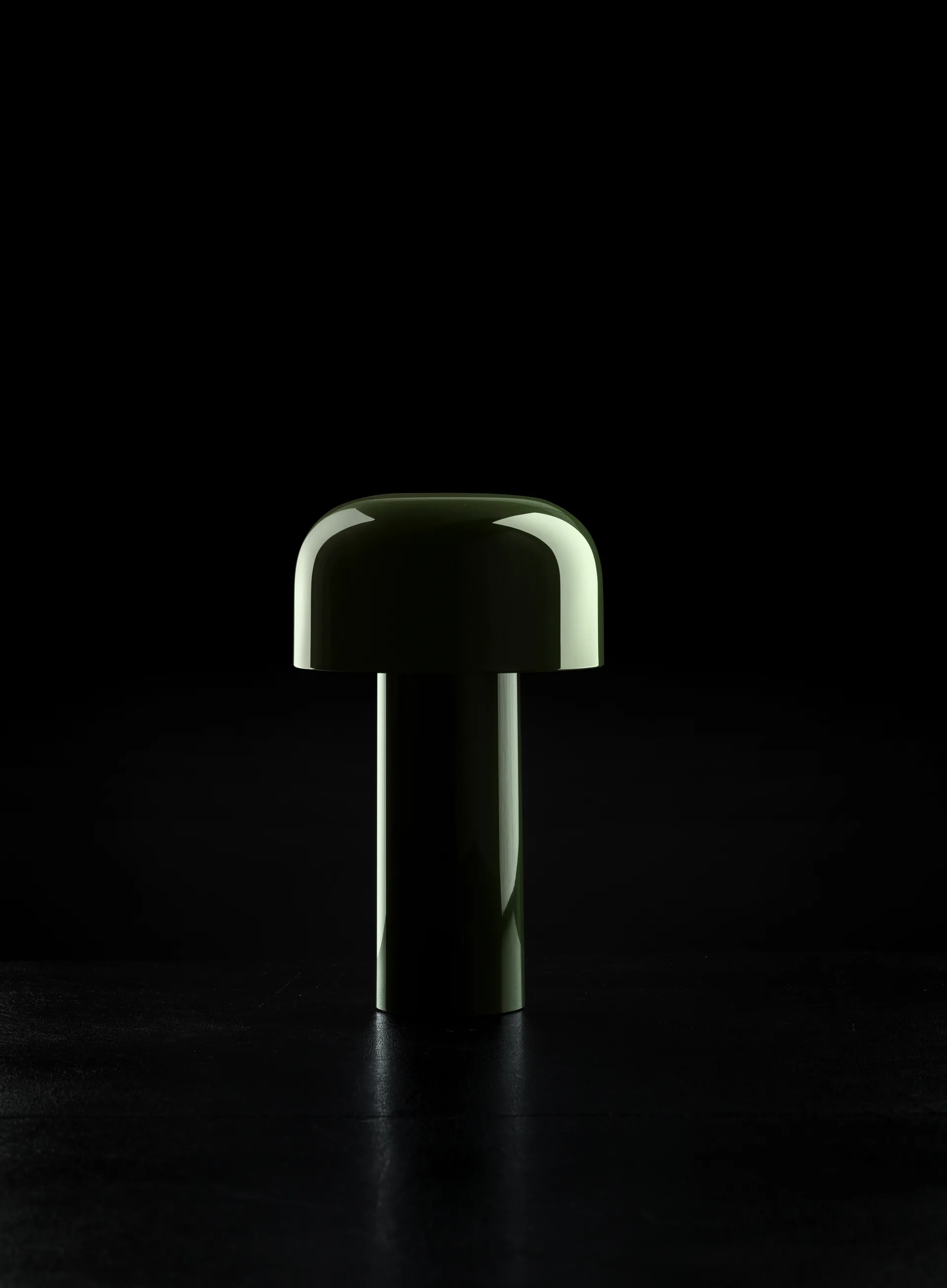 Candeeiro de mesa portátil Bellhop, Verde brilhante, IP54 (interior/exterior) Flos