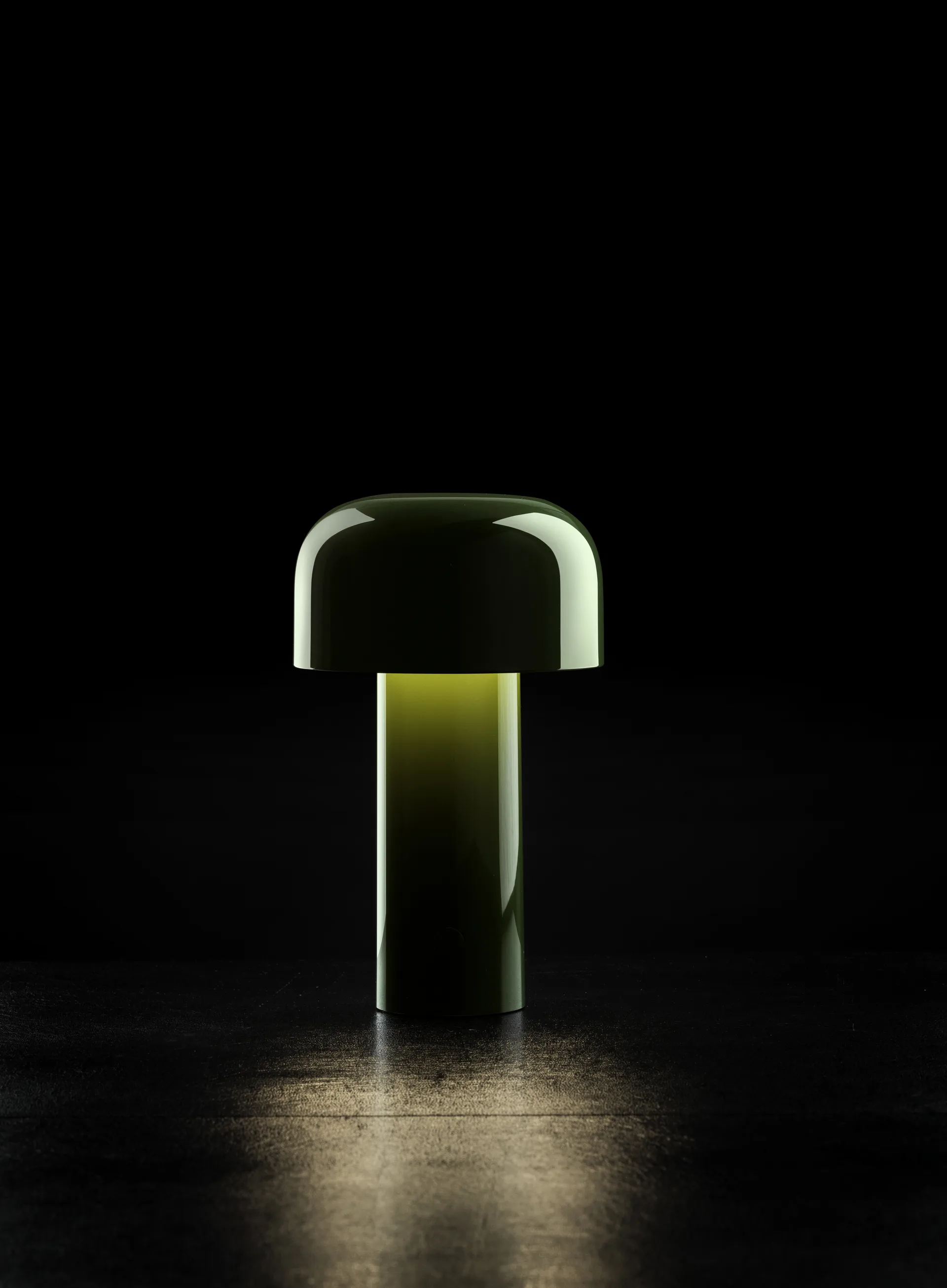 Candeeiro de mesa portátil Bellhop, Verde brilhante, IP54 (interior/exterior) Flos
