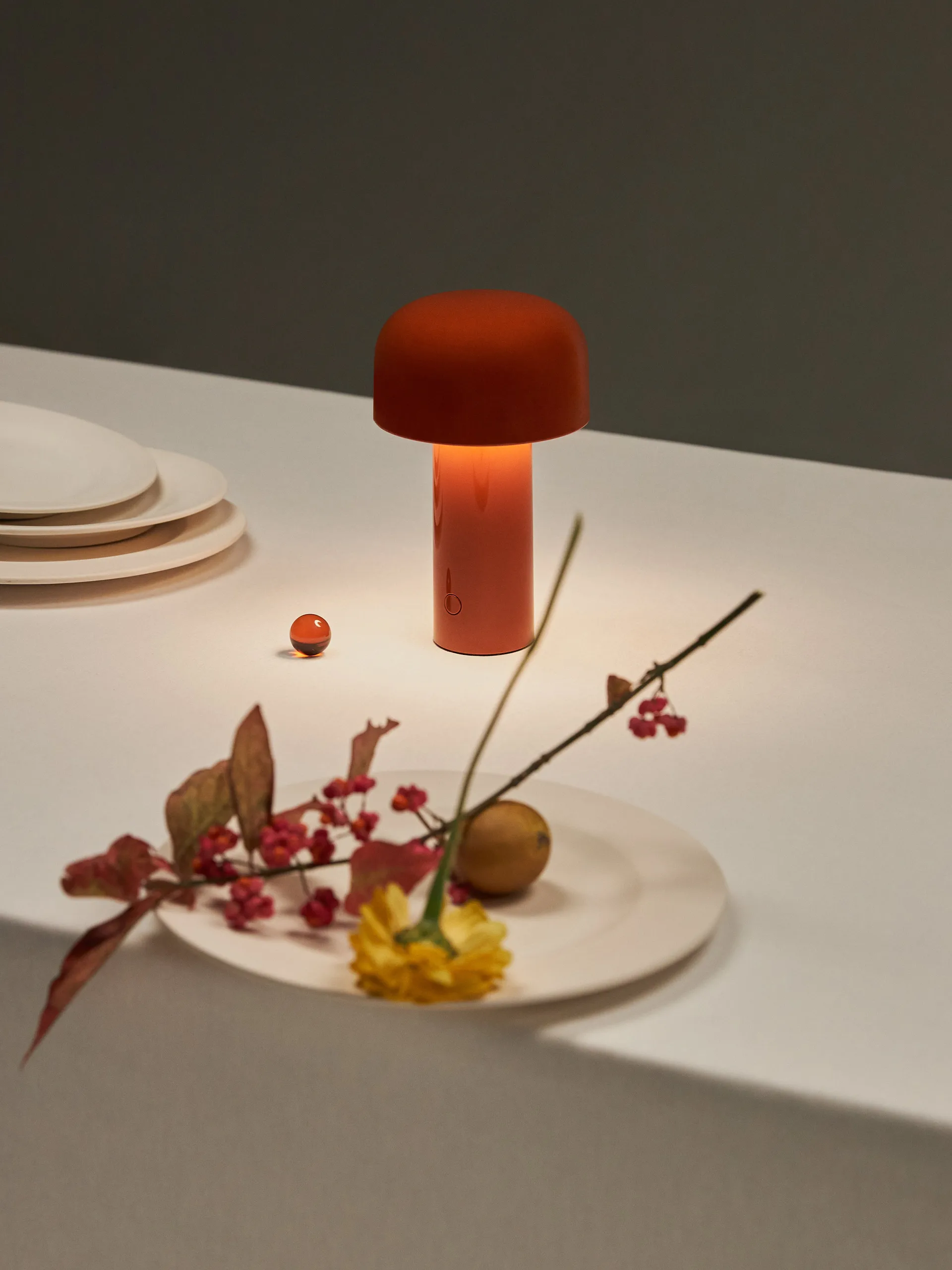 Candeeiro de mesa portátil Bellhop, Vermelho tijolo, IP54 (interior/exterior) Flos