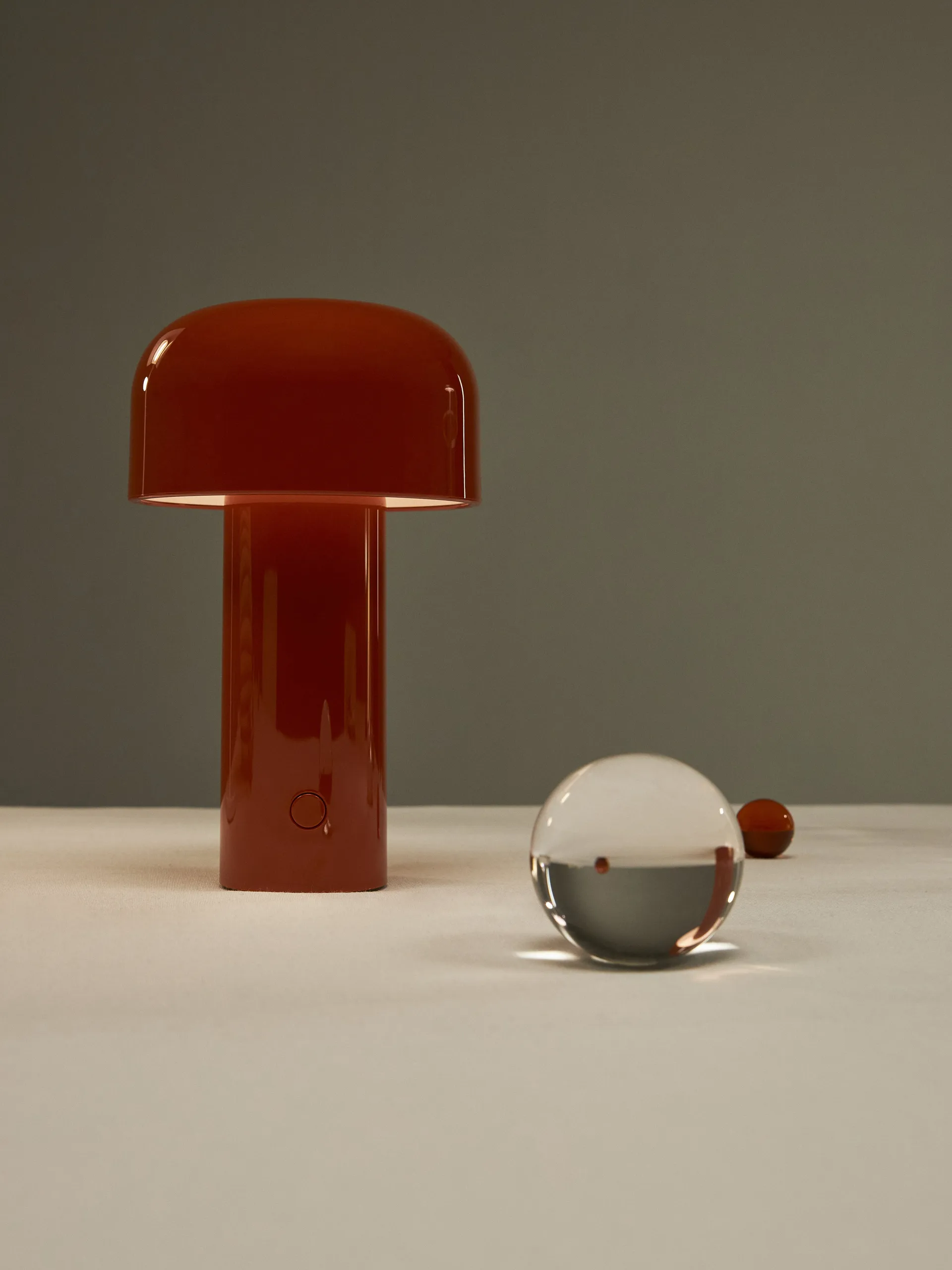 Candeeiro de mesa portátil Bellhop, Vermelho tijolo, IP54 (interior/exterior) Flos