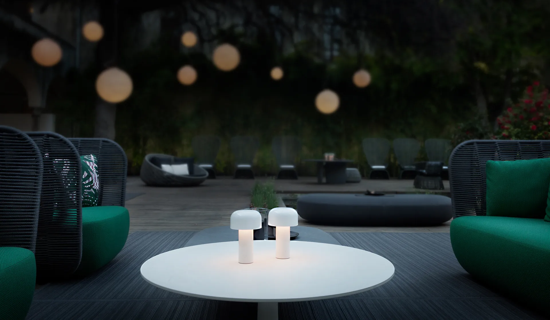 Candeeiro de mesa portátil Bellhop, White Flos