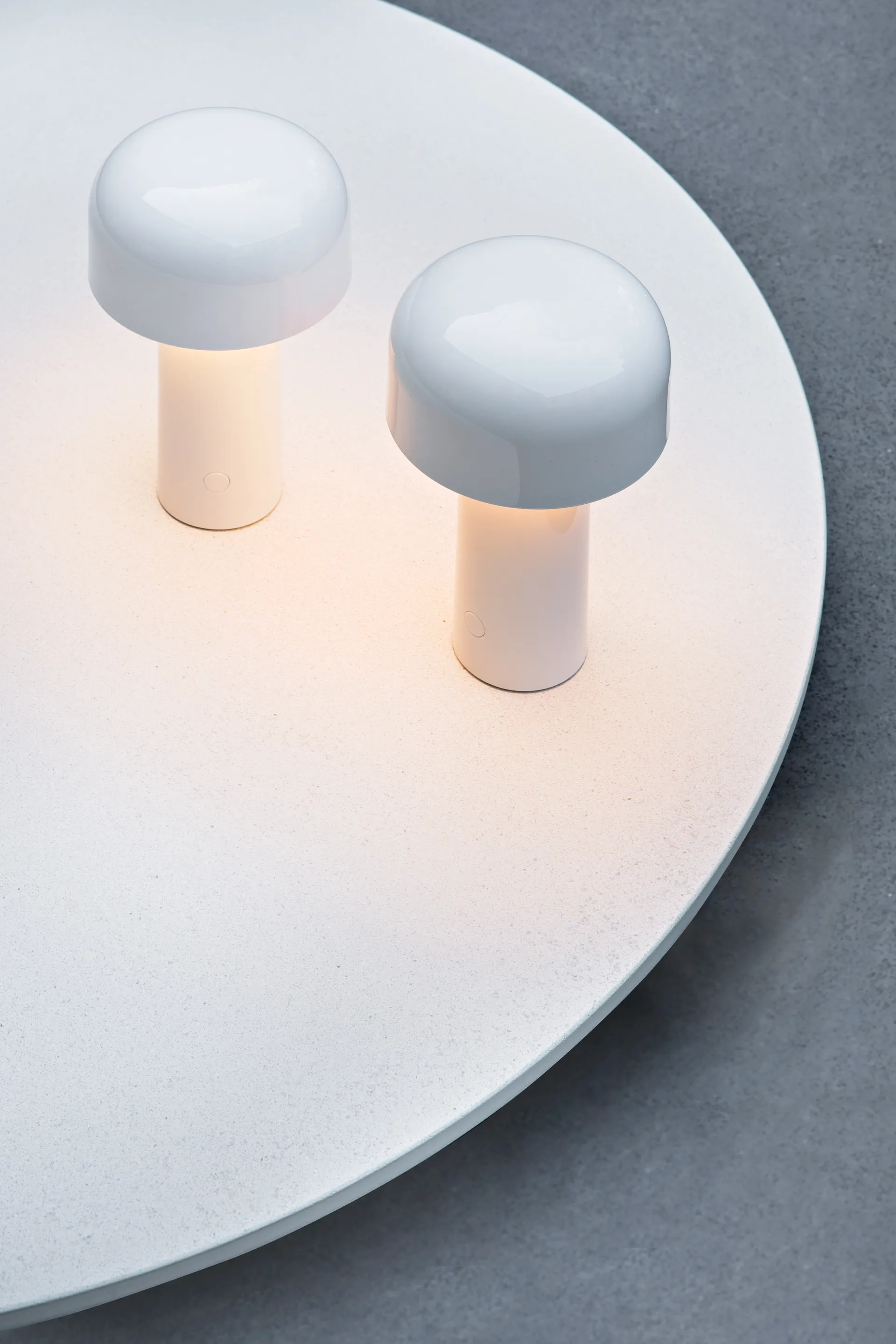 Candeeiro de mesa portátil Bellhop, White Flos