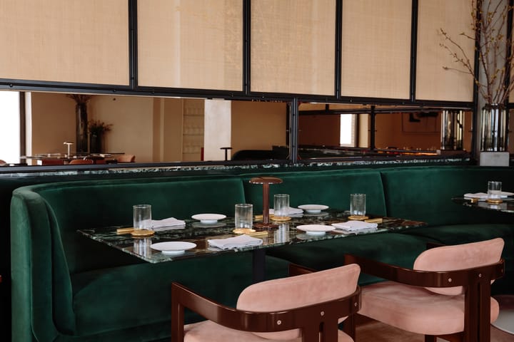 Candeeiro de mesa portátil Gustave Residential, Lacquered brown Flos