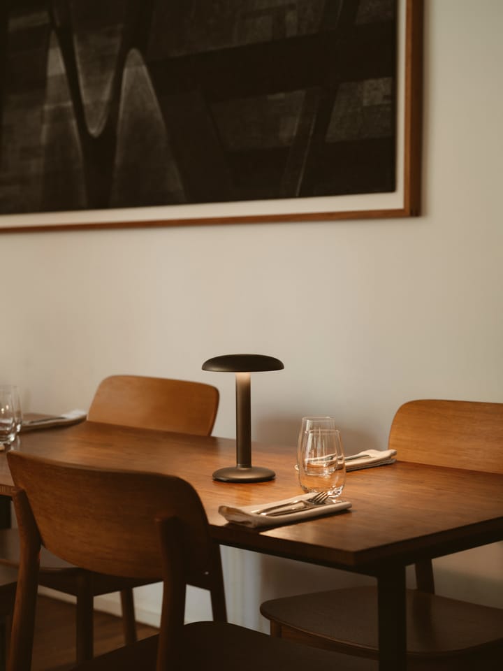 Candeeiro de mesa portátil Gustave Residential, Matte anthracite Flos