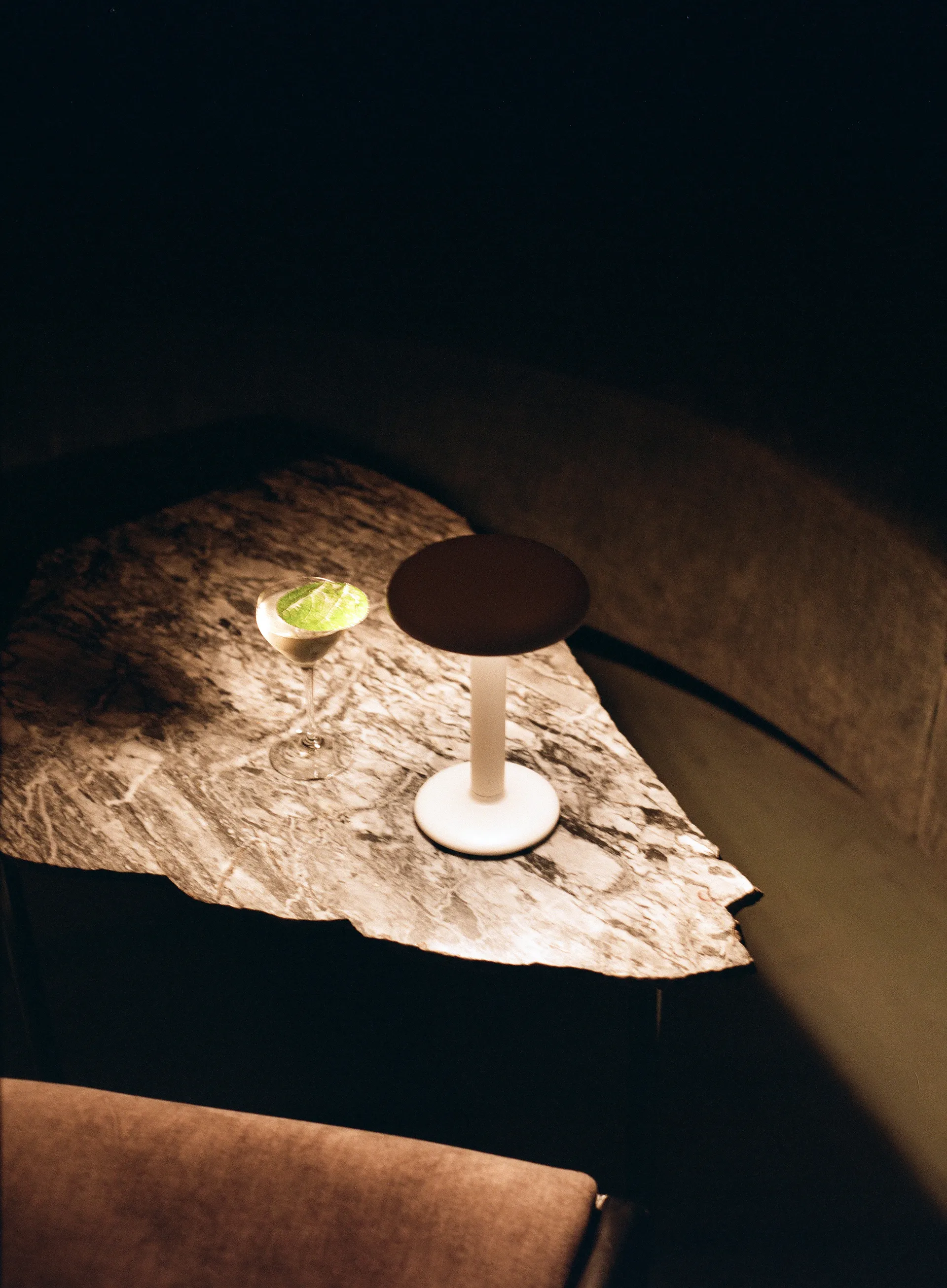 Candeeiro de mesa portátil Gustave Residential, Matte white Flos