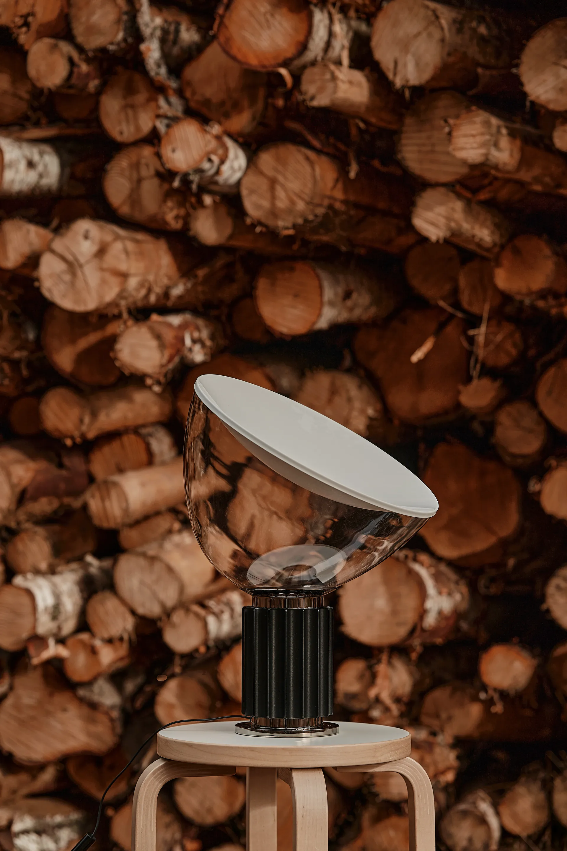 Candeeiro de mesa Taccia Small LED 48,5 cm, Cúpula de vidro preta Flos