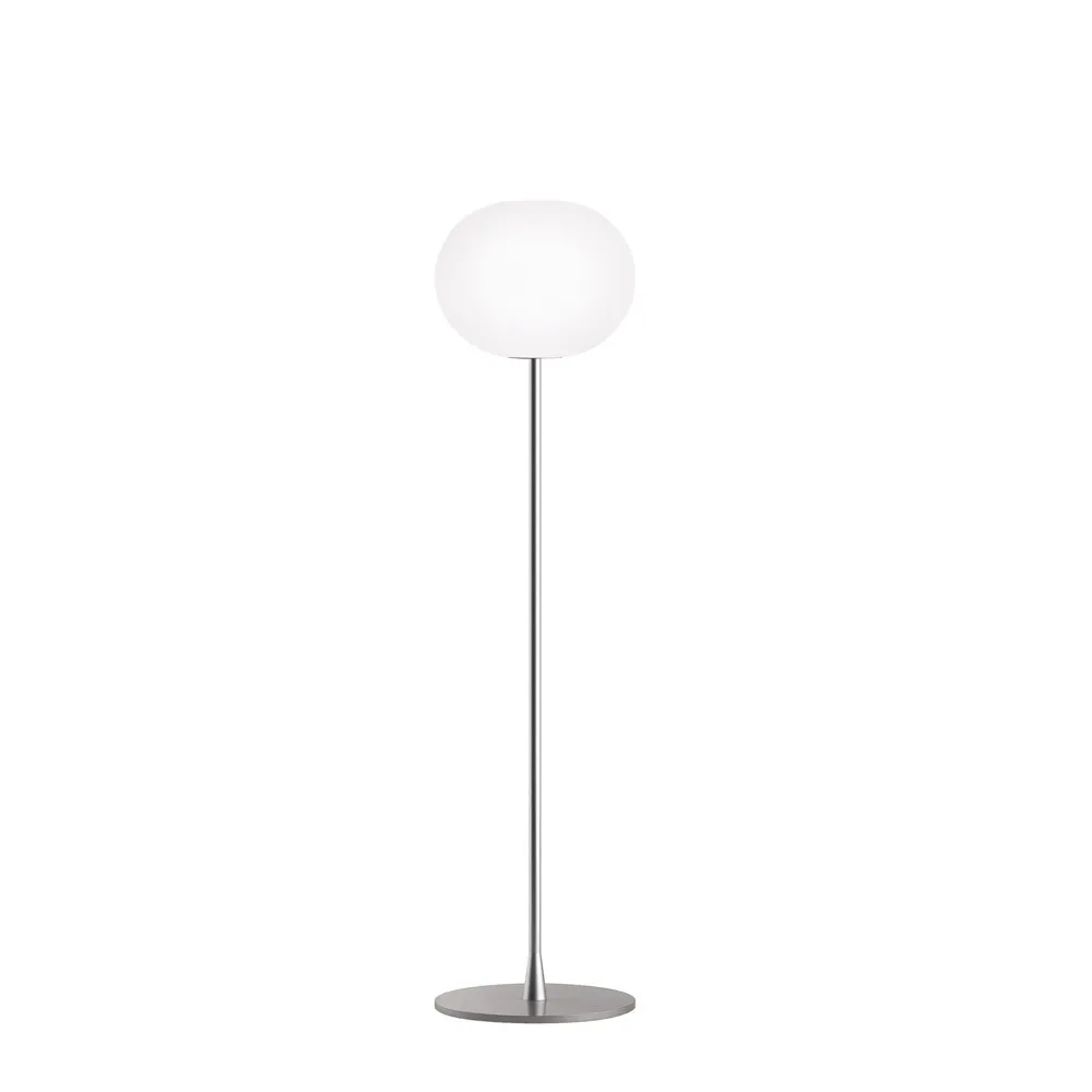 Candeeiro de pé Glo-ball F1, Vidrío opal branco-base prateada fosca Flos