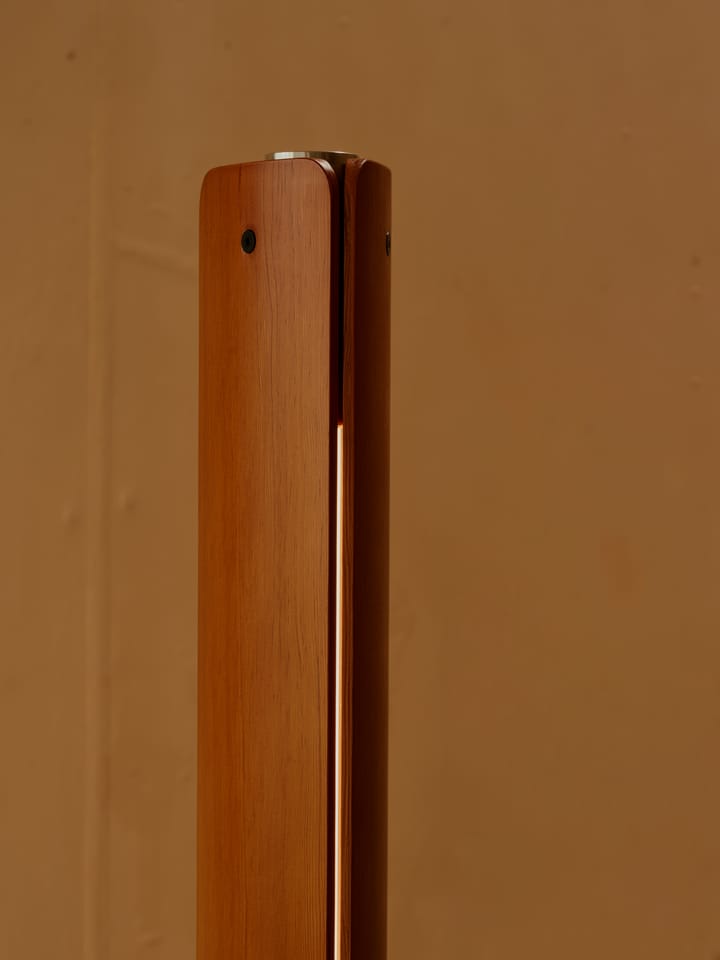 Candeeiro de pé Seki-han 226 cm, Heat treatened ash-black metal Flos