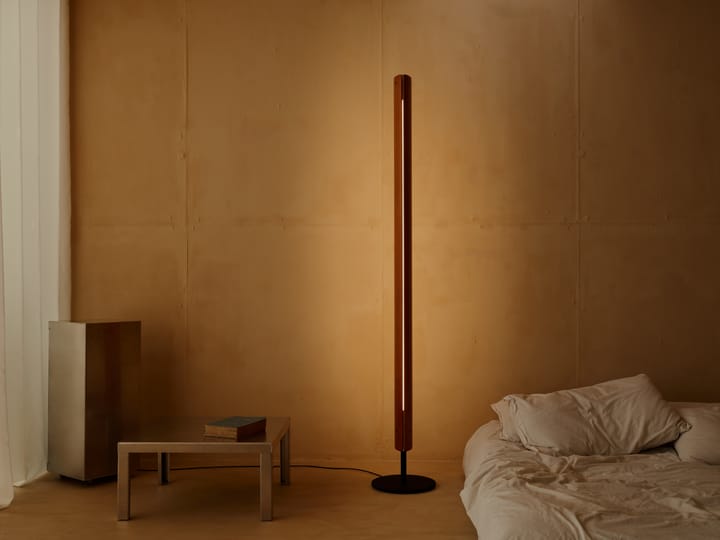 Candeeiro de pé Seki-han 226 cm, Heat treatened ash-black metal Flos
