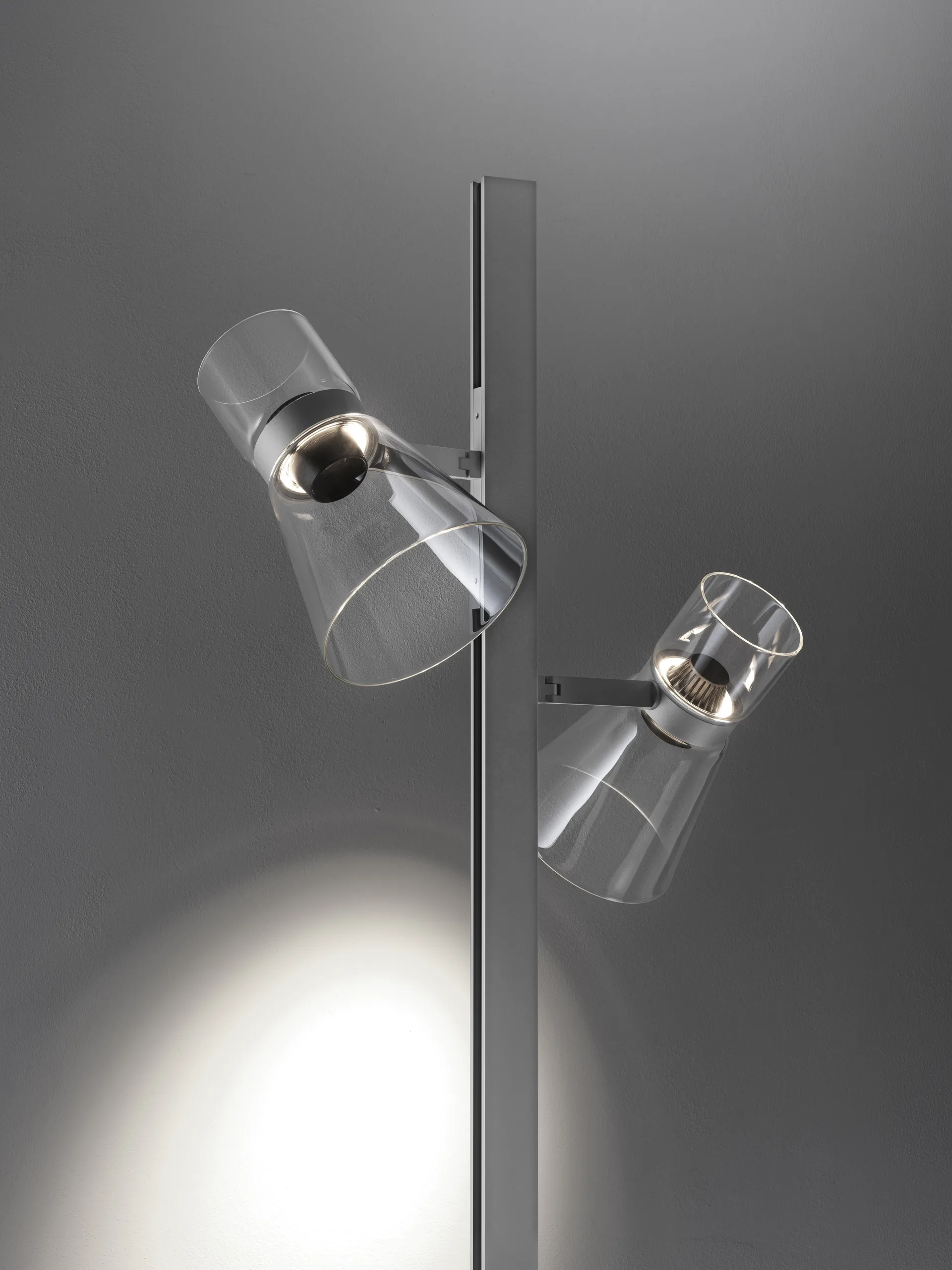Nocturne F2 cone candeeiro de pé - Silver,  Flos