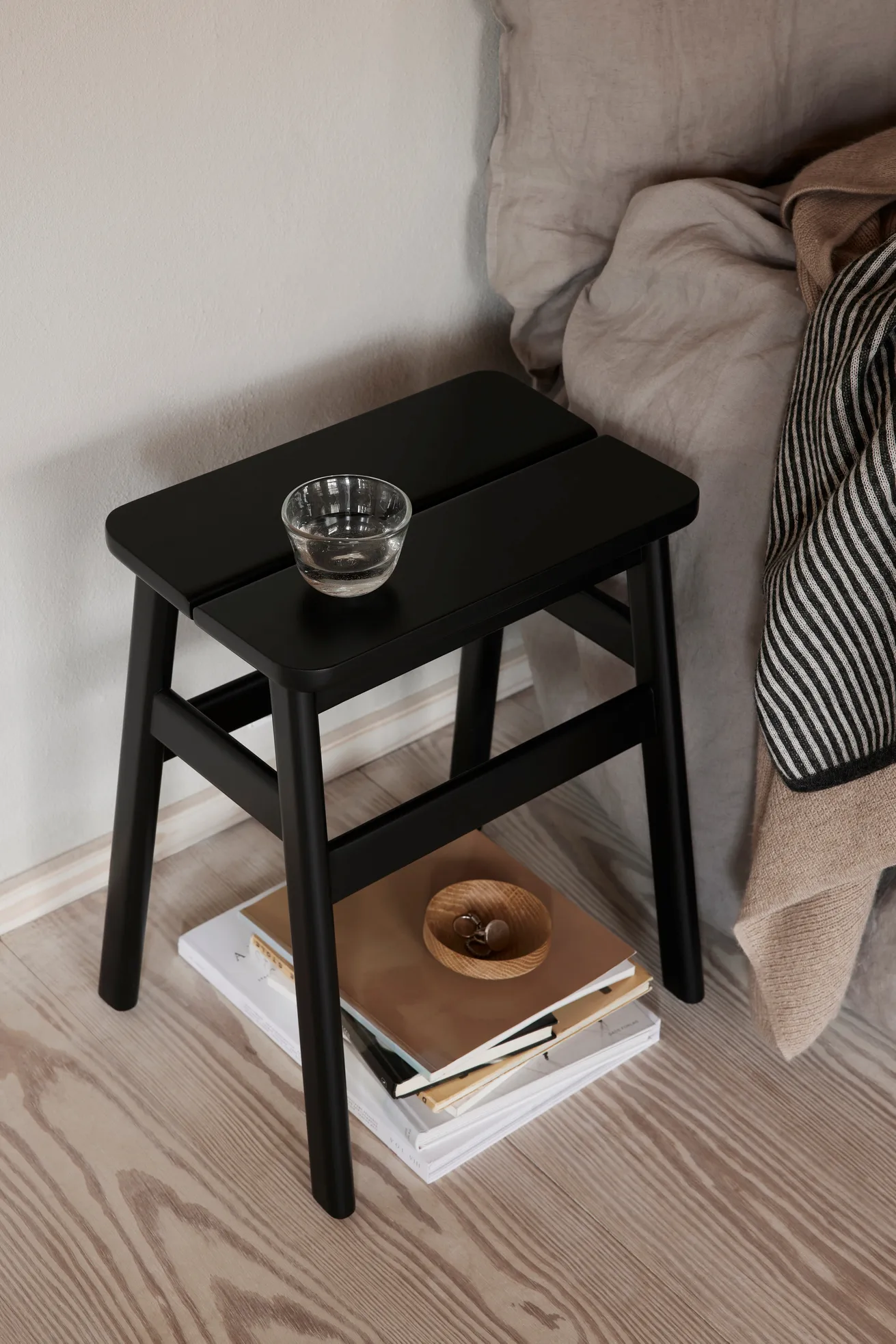 Angle Standard banco redondo 45 cm, Preto, Ø32x46 cm Form & Refine