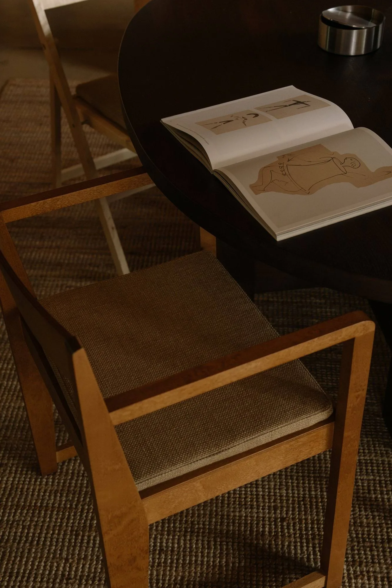Armrest Chair 01 cadeira com braços, Bétula castanho-escura FRAMA