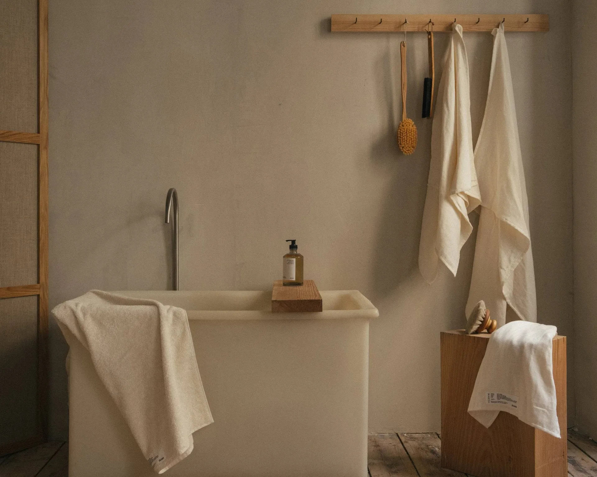 Light Towel toalha de banho 150x100 cm, Bone white (branco) FRAMA