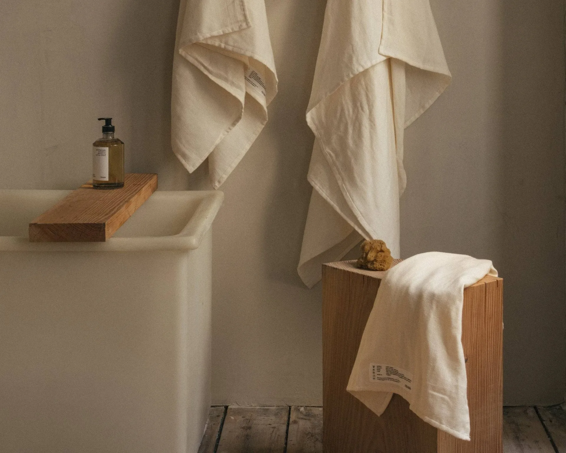 Light Towel toalha de banho 150x100 cm, Bone white (branco) FRAMA