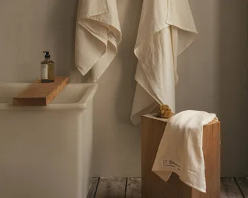 Light Towel toalha de banho 150x100 cm - Bone white (branco) - FRAMA
