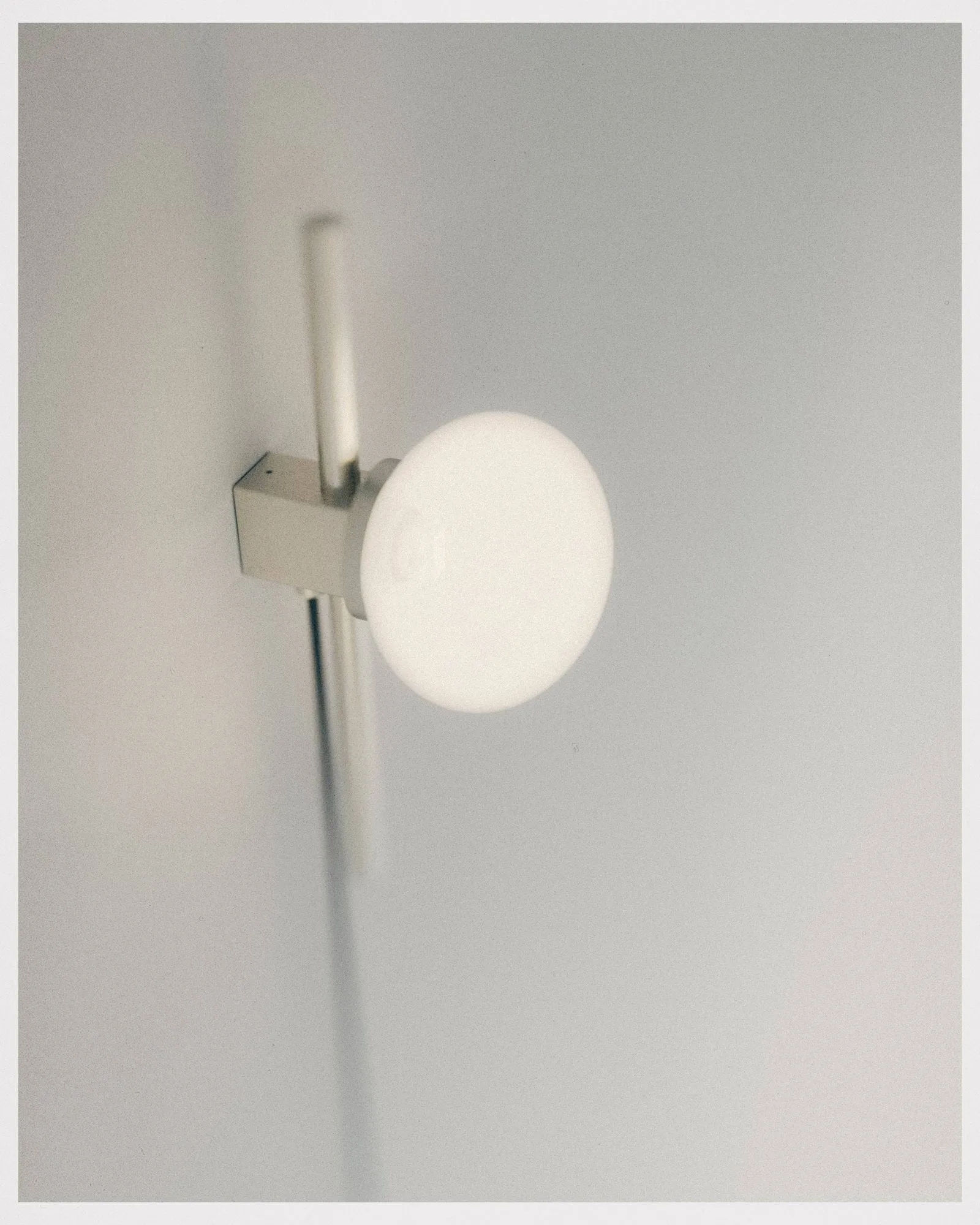Ovoid Single candeeiro de parede, Aço inoxidável-vidro opalino FRAMA